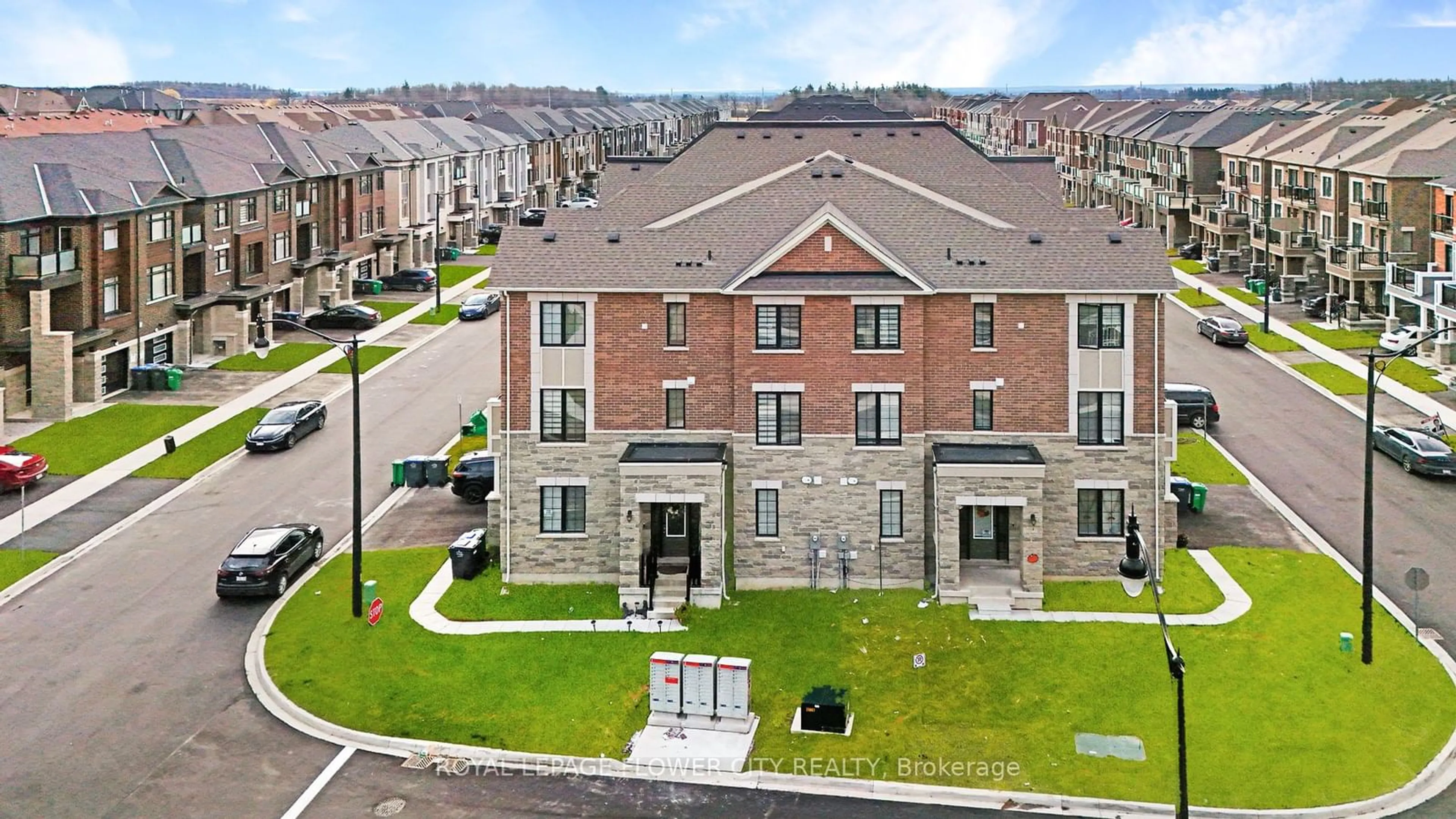 A pic from outside/outdoor area/front of a property/back of a property/a pic from drone, building for 189 Keppel Circ, Brampton Ontario L7A 0B6