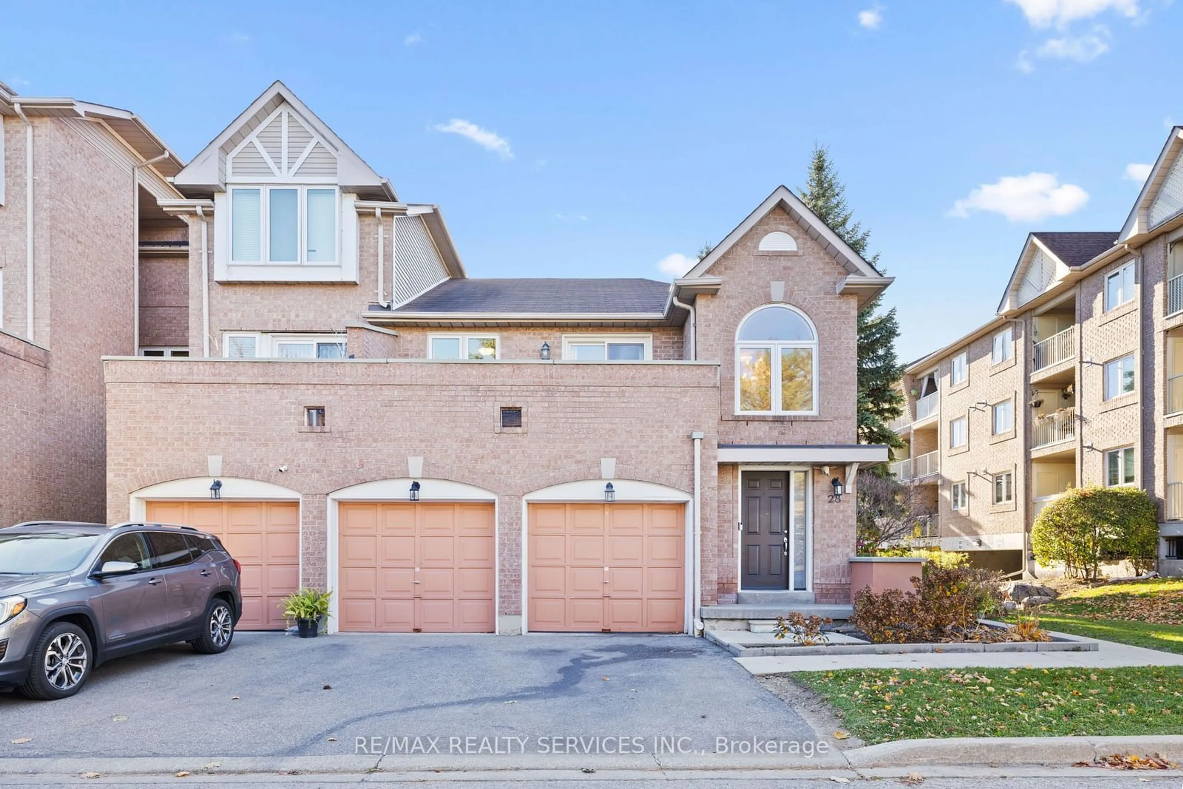 Home with brick exterior material, street for 45 Bristol Rd #28, Mississauga Ontario L4Z 3P5