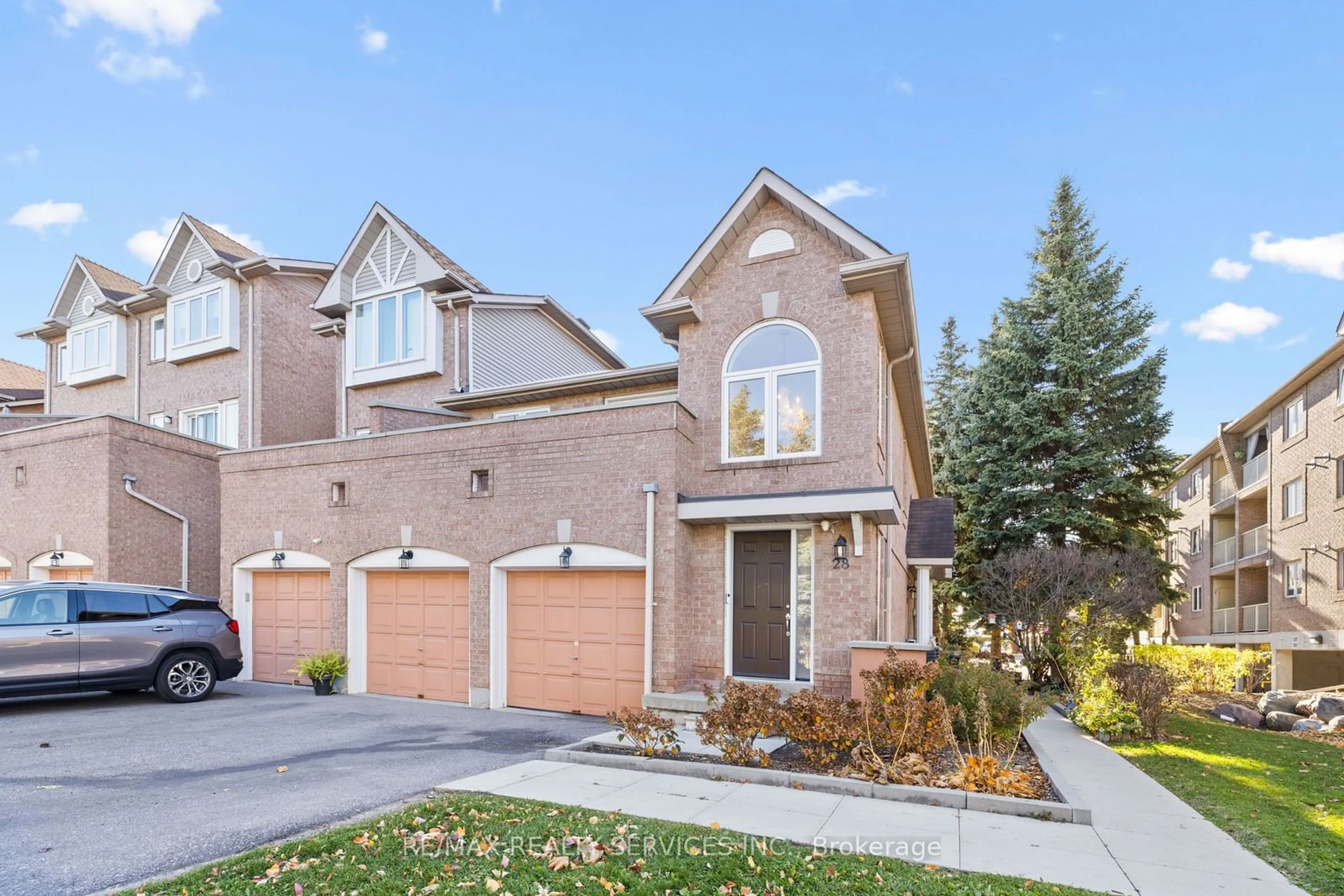 Home with brick exterior material, street for 45 Bristol Rd #28, Mississauga Ontario L4Z 3P5