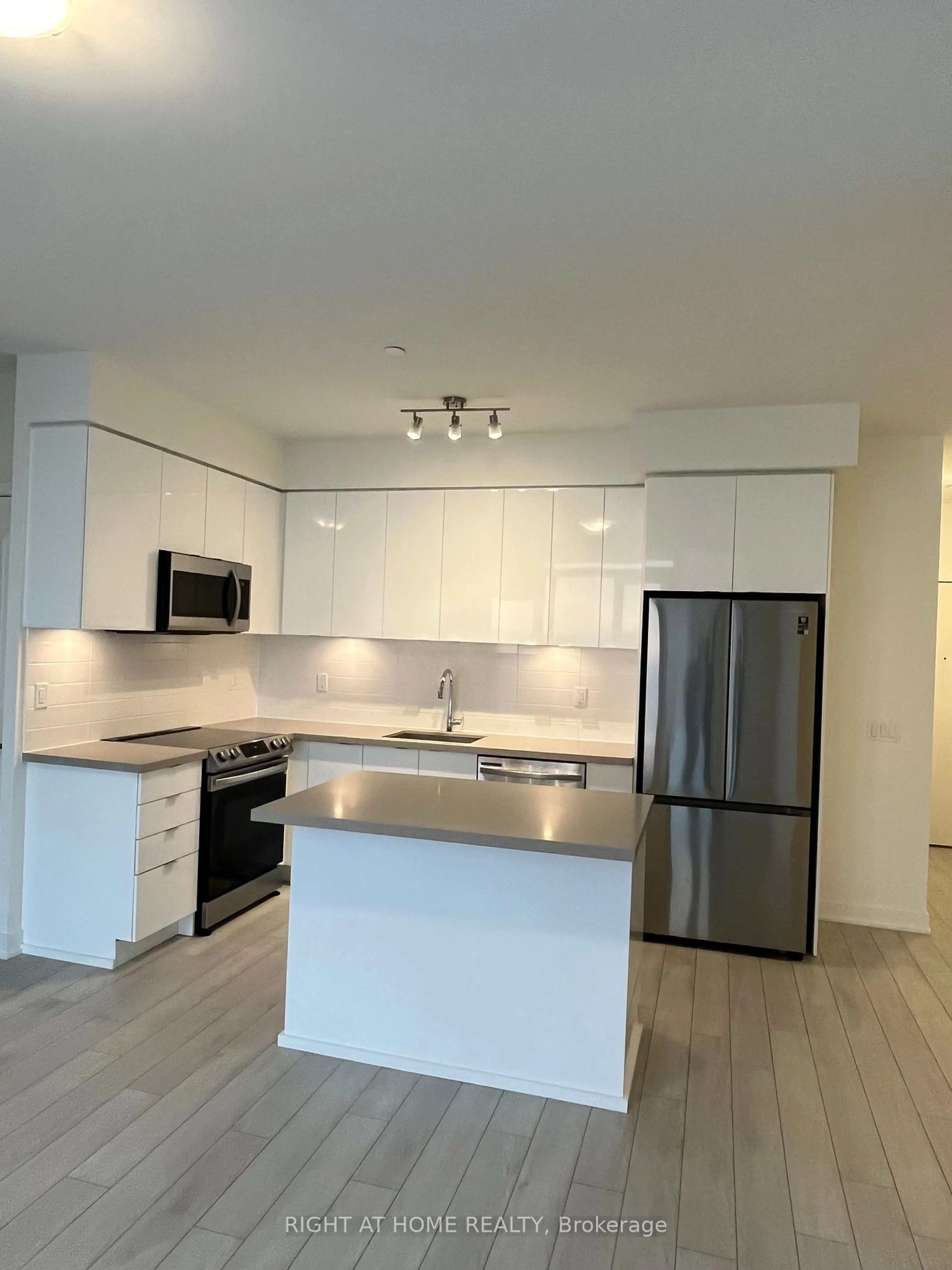 Open concept kitchen, wood/laminate floor for 4655 Metcalfe Ave Ave #2202B, Mississauga Ontario L5M 0Z7