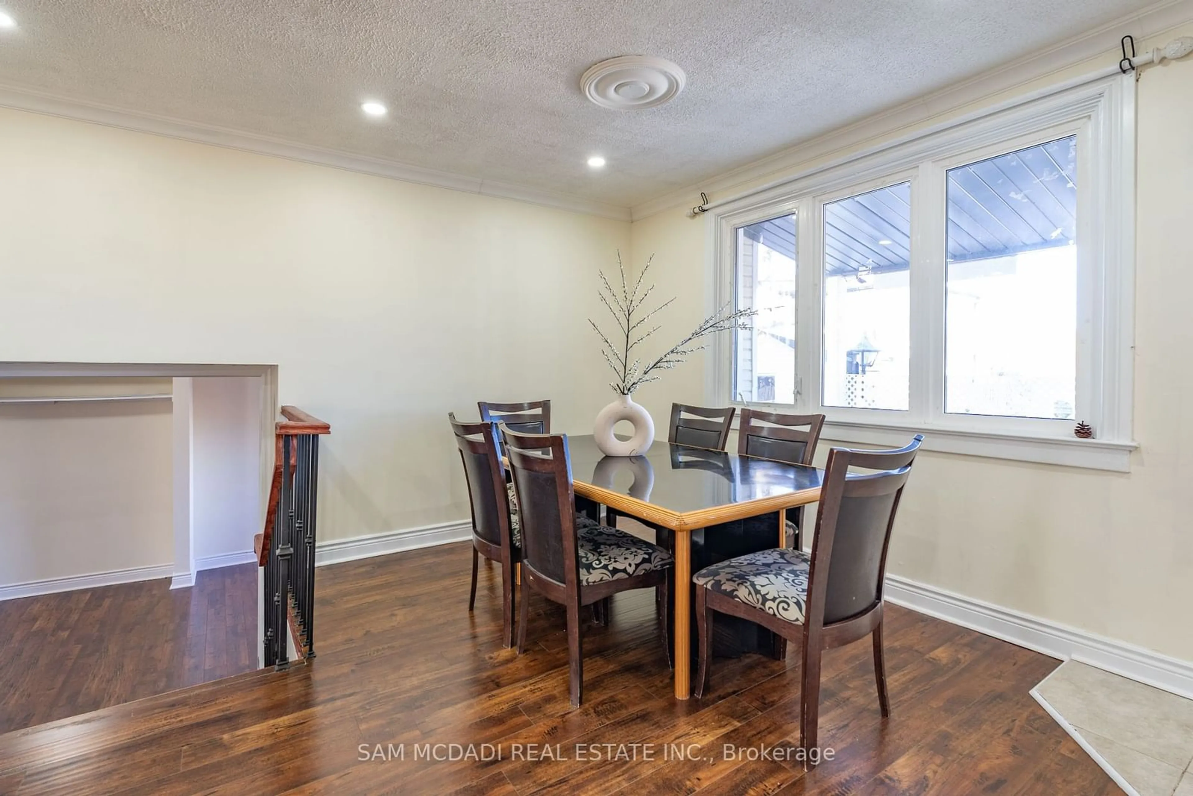 Dining room, wood/laminate floor for 1328 Cawthra Rd, Mississauga Ontario L5G 4K9