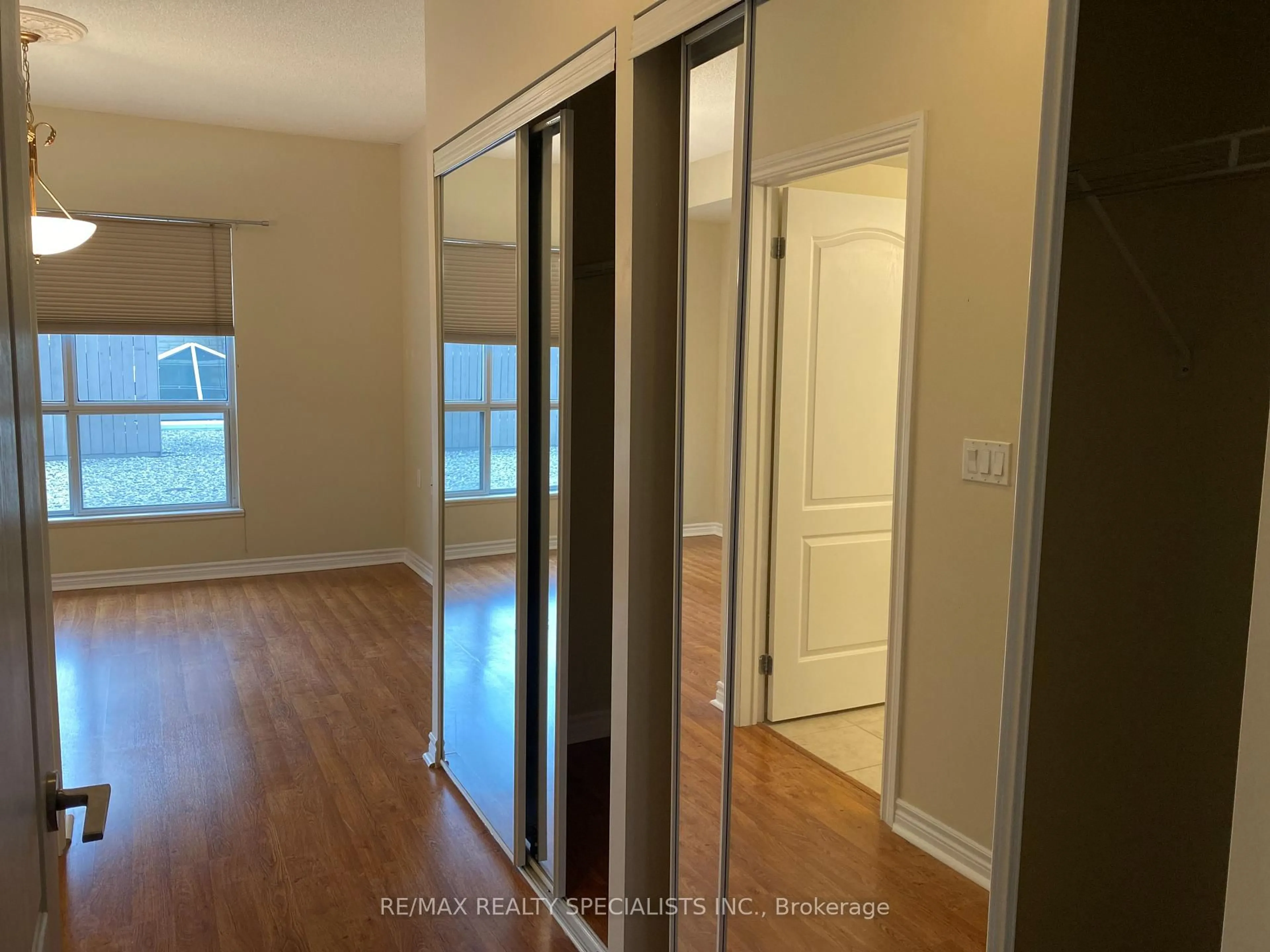 A pic of a room for 810 Scollard Crt #206, Mississauga Ontario L5V 0A4