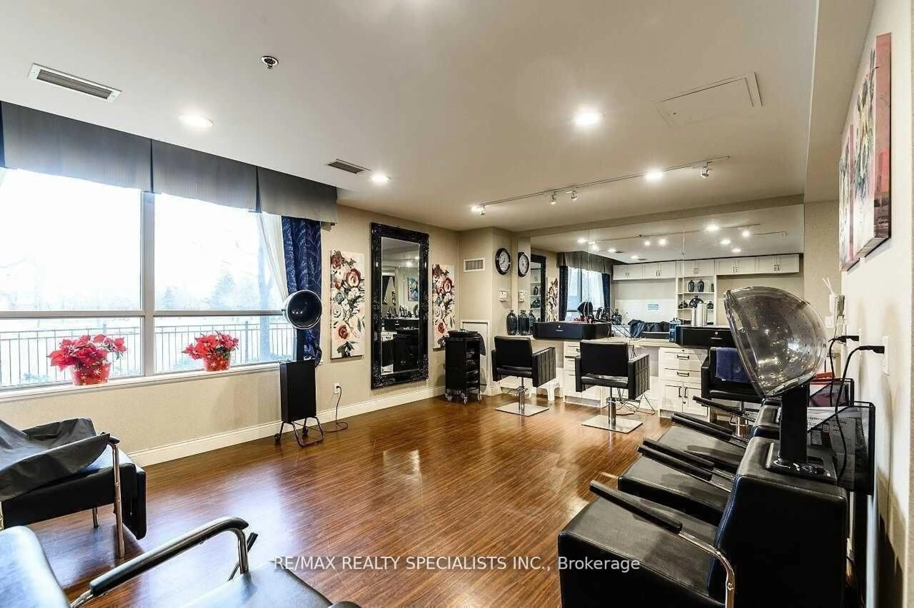 Gym or fitness room for 810 Scollard Crt #206, Mississauga Ontario L5V 0A4