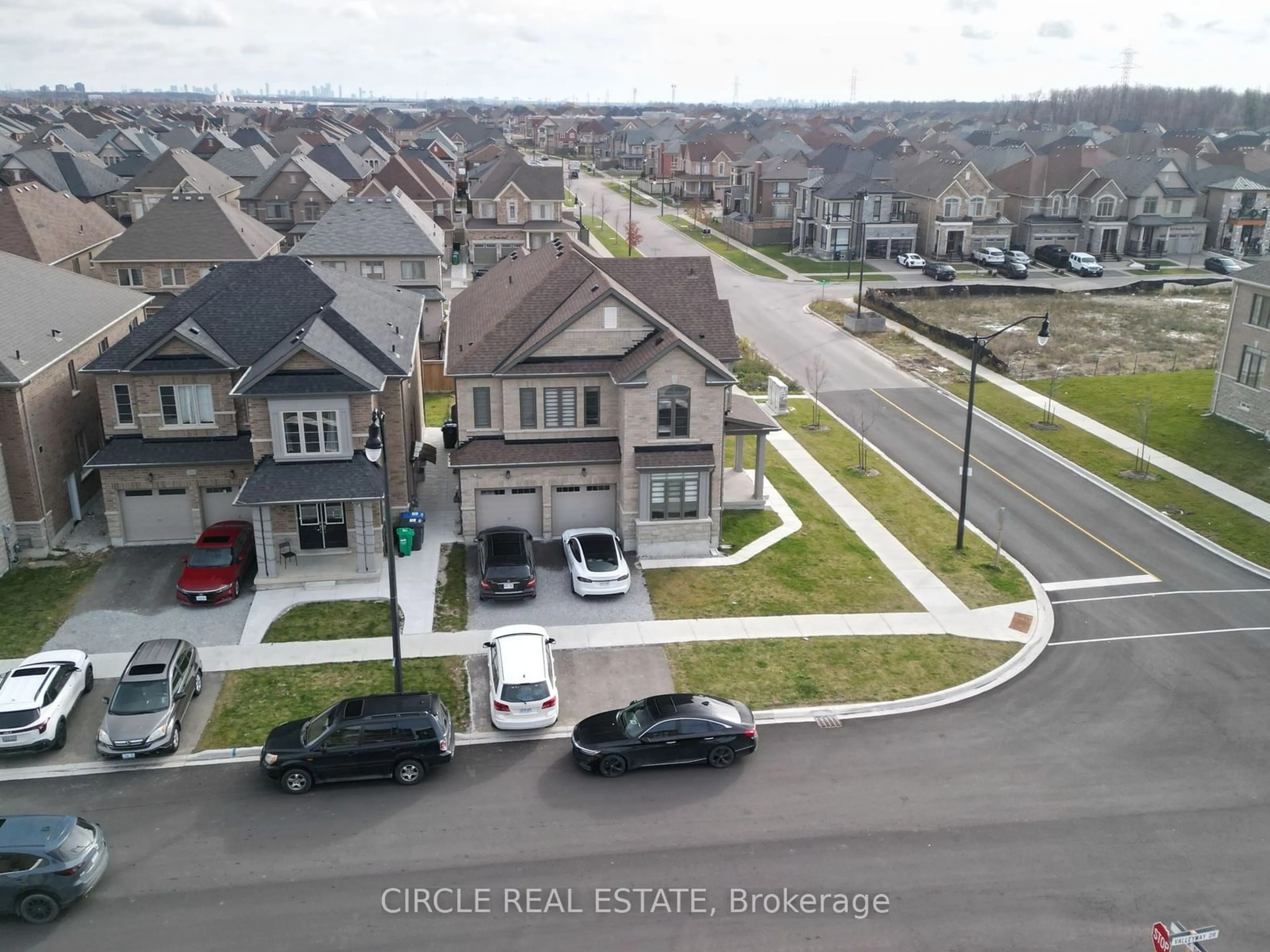 A pic from outside/outdoor area/front of a property/back of a property/a pic from drone, unknown for 99 Parity Rd, Brampton Ontario L6X 5S7