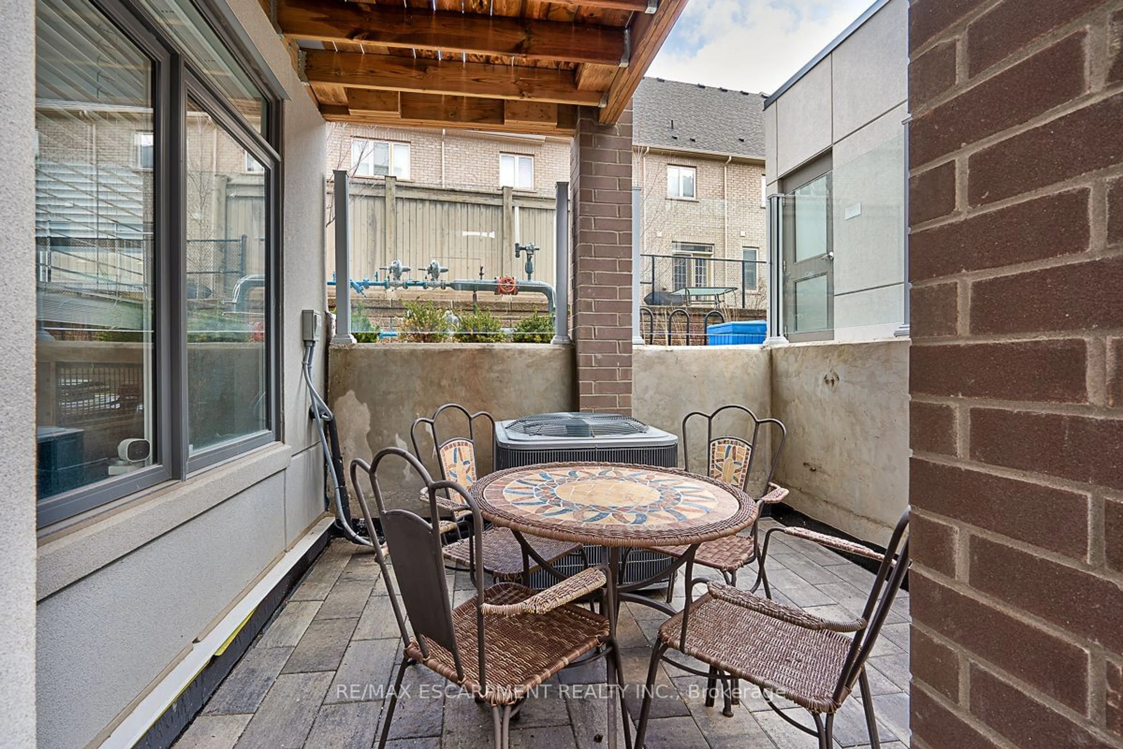 Patio, street for 3058 Sixth Line #101, Oakville Ontario L6M 1P8