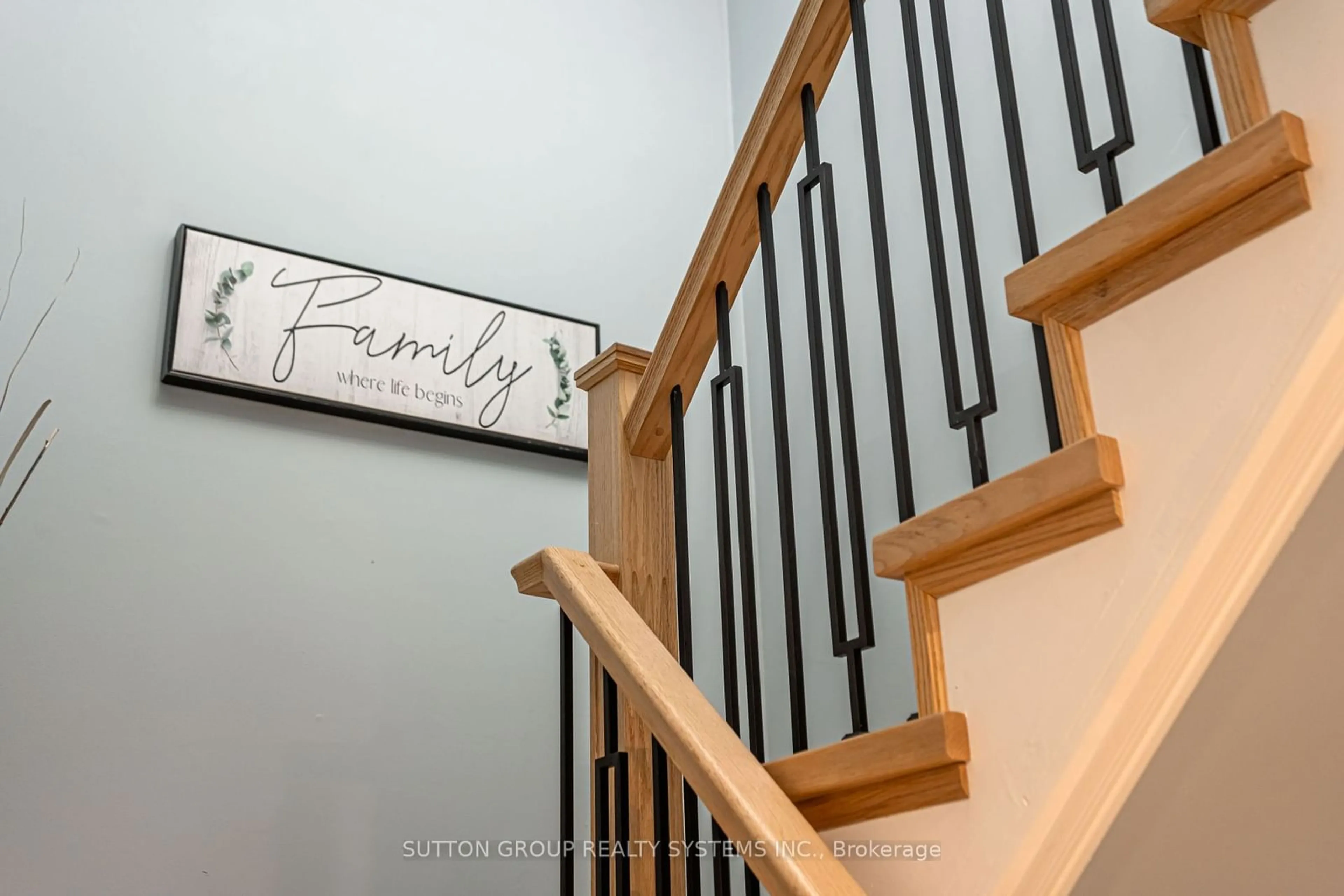 Stairs for 2275 Credit Valley Rd #81, Mississauga Ontario L5M 4N5