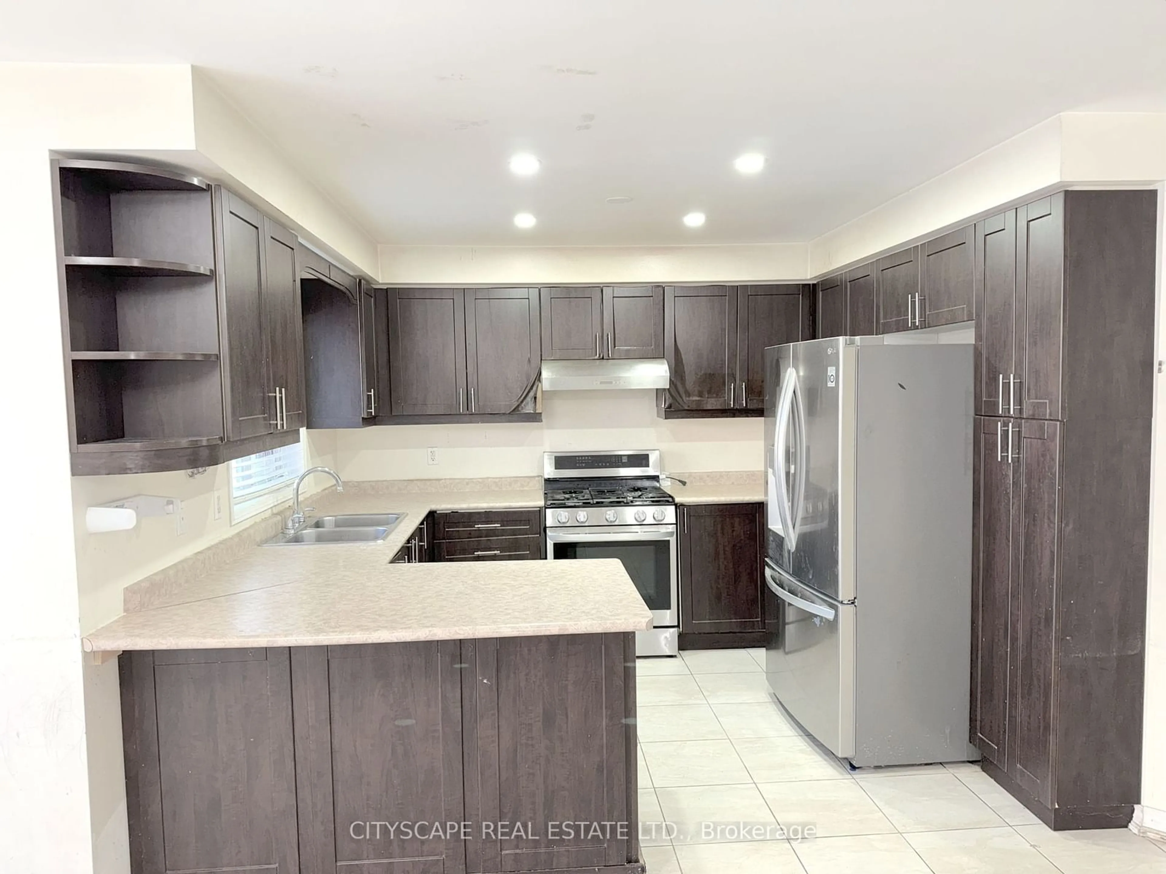 Open concept kitchen, ceramic/tile floor for 4270 Trailmaster Dr, Mississauga Ontario L5V 3C1