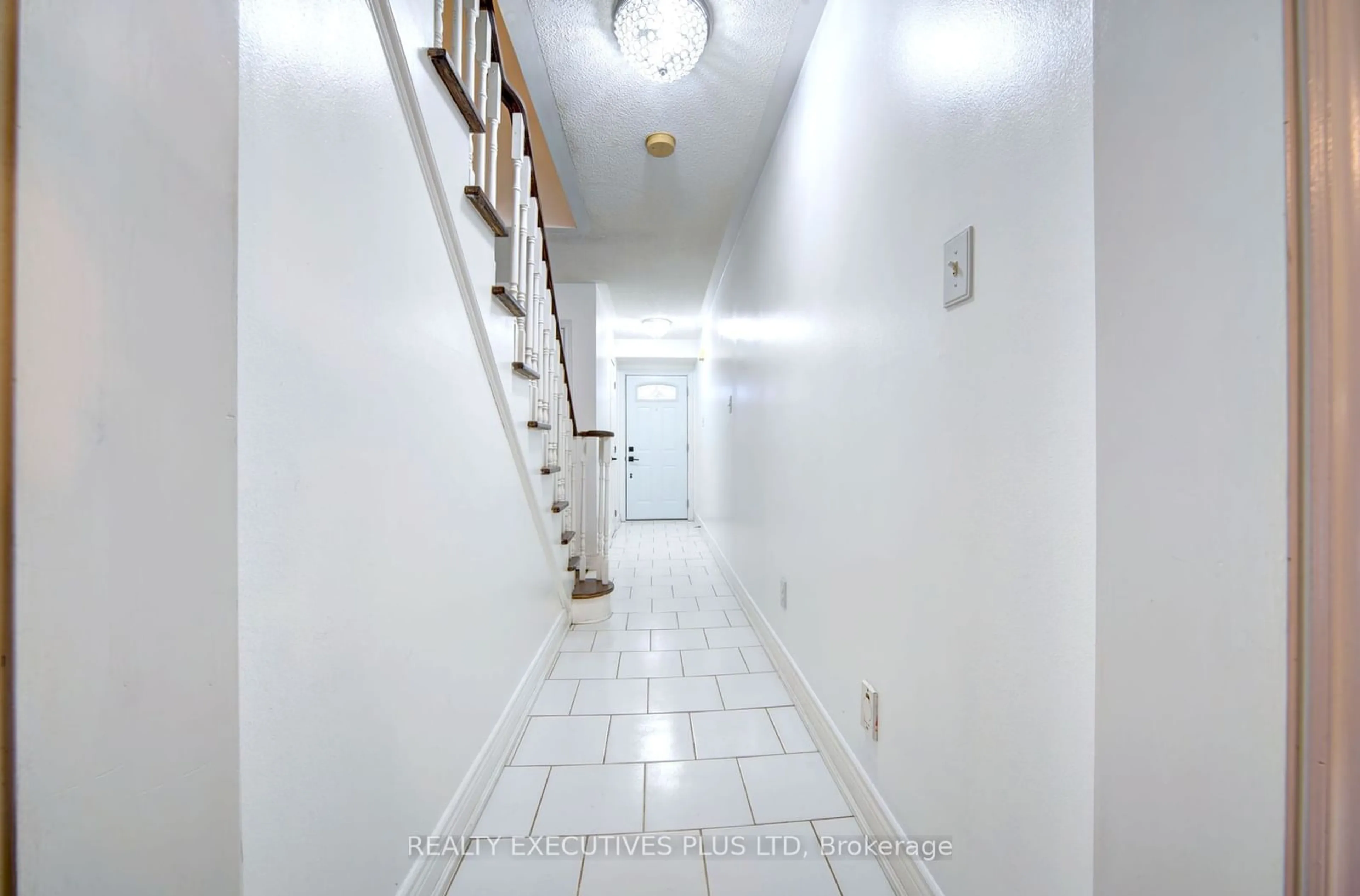 Indoor foyer for 10 Dellview Way #85, Toronto Ontario M3M 3H2