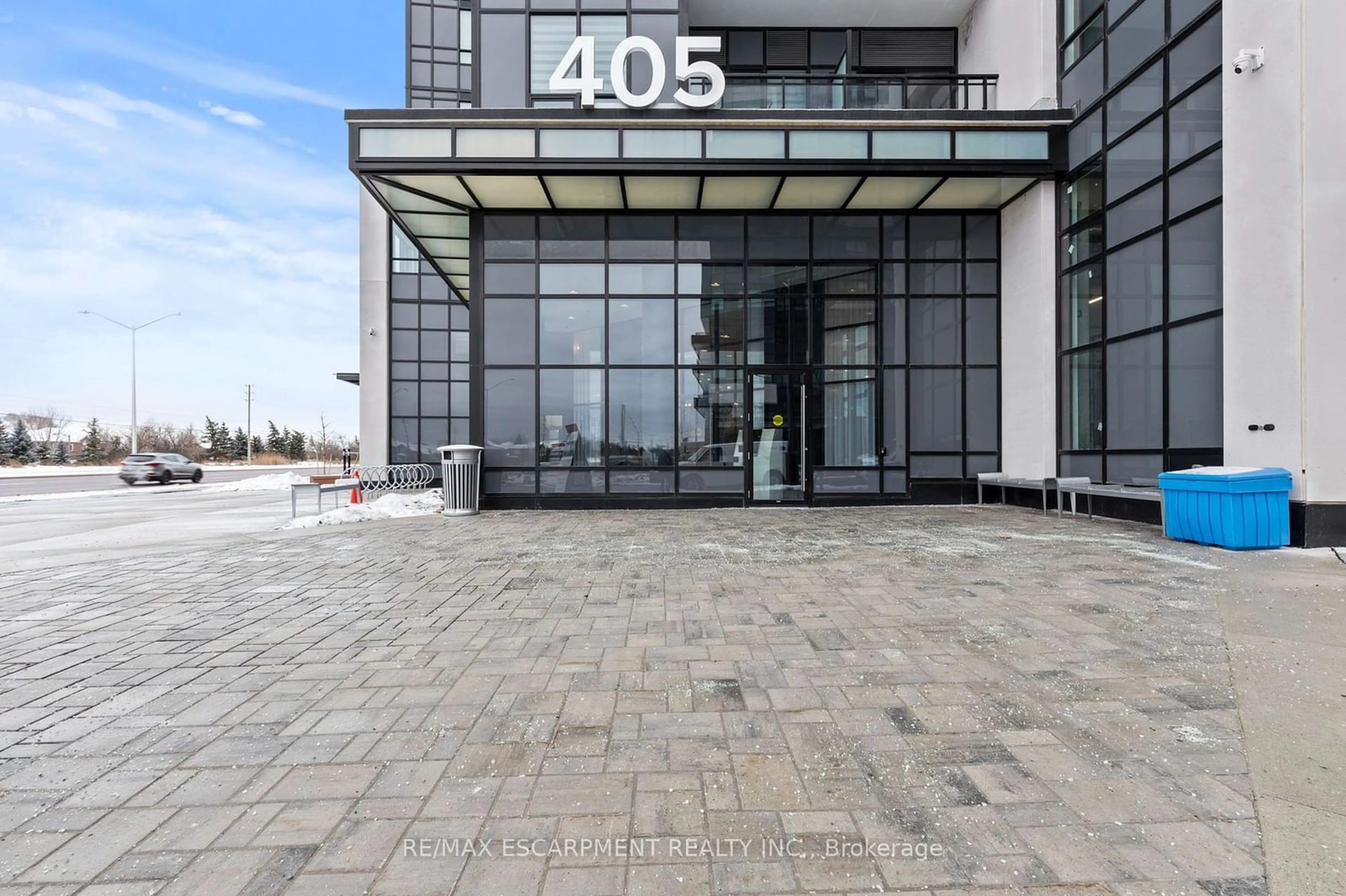 Indoor foyer for 405 Dundas St #316, Oakville Ontario L6M 4P9