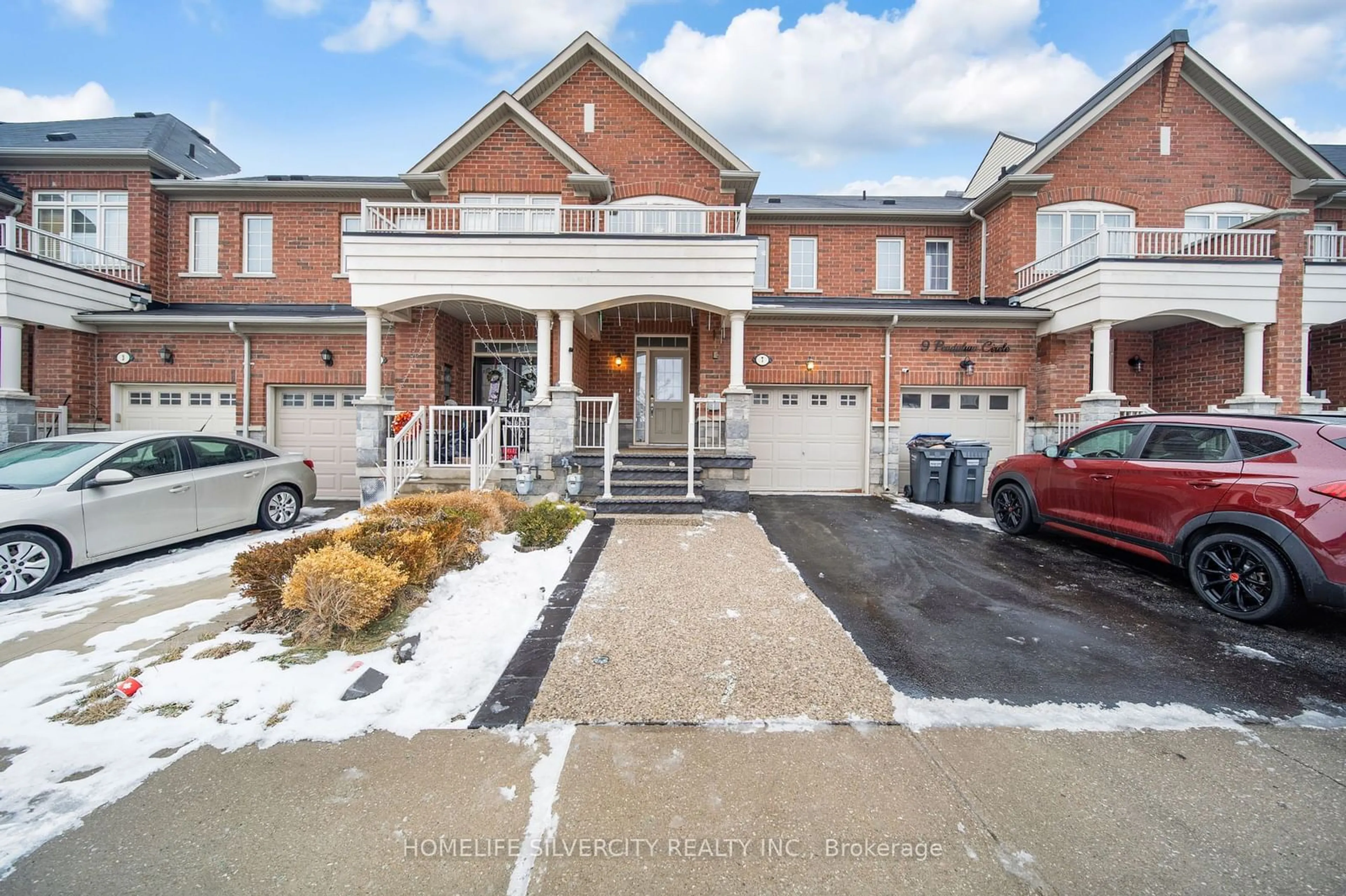 A pic from outside/outdoor area/front of a property/back of a property/a pic from drone, street for 7 Pendulum Circ, Brampton Ontario L6R 3N5