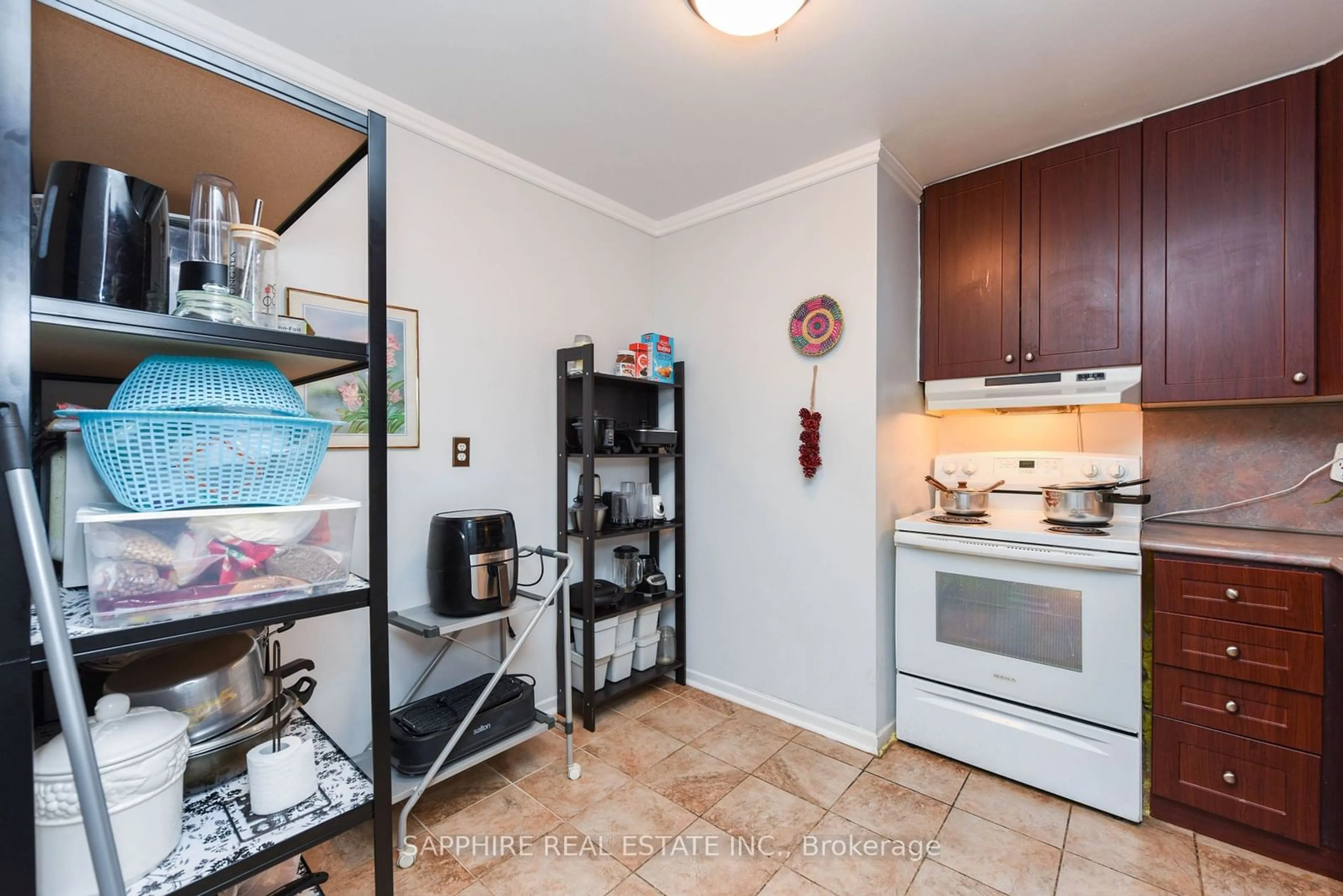 Standard kitchen, unknown for 2323 Confederation Pkwy #1207, Mississauga Ontario L5B 1R6