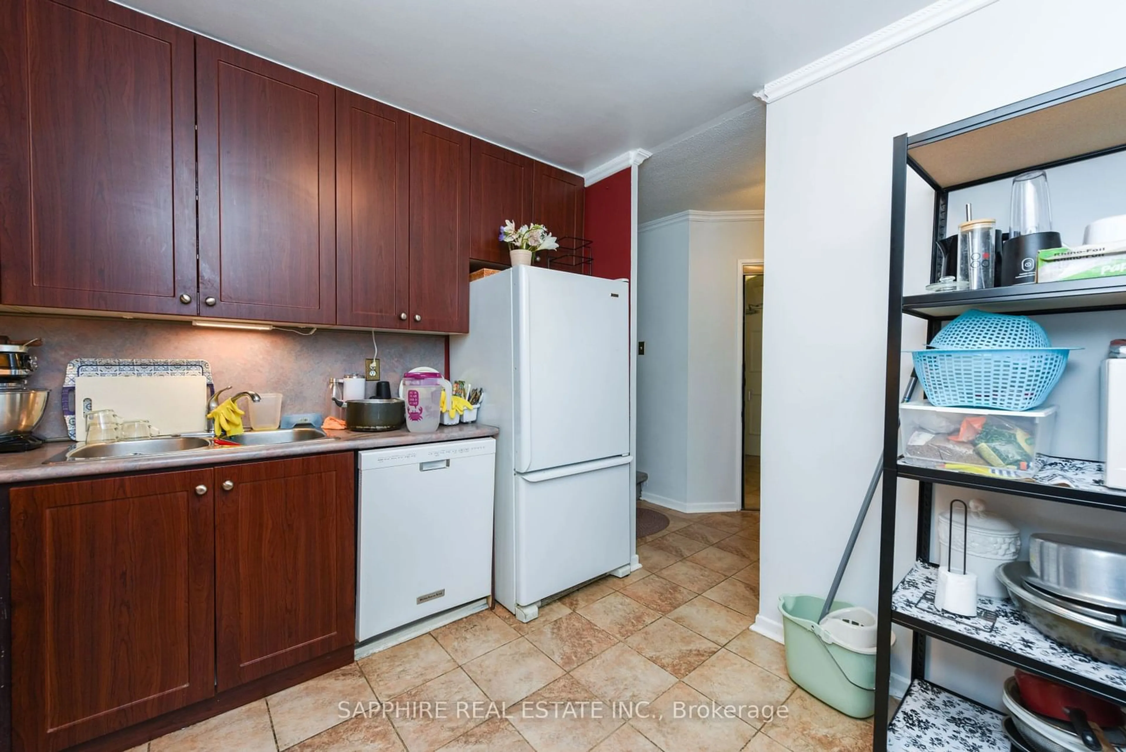 Standard kitchen, unknown for 2323 Confederation Pkwy #1207, Mississauga Ontario L5B 1R6