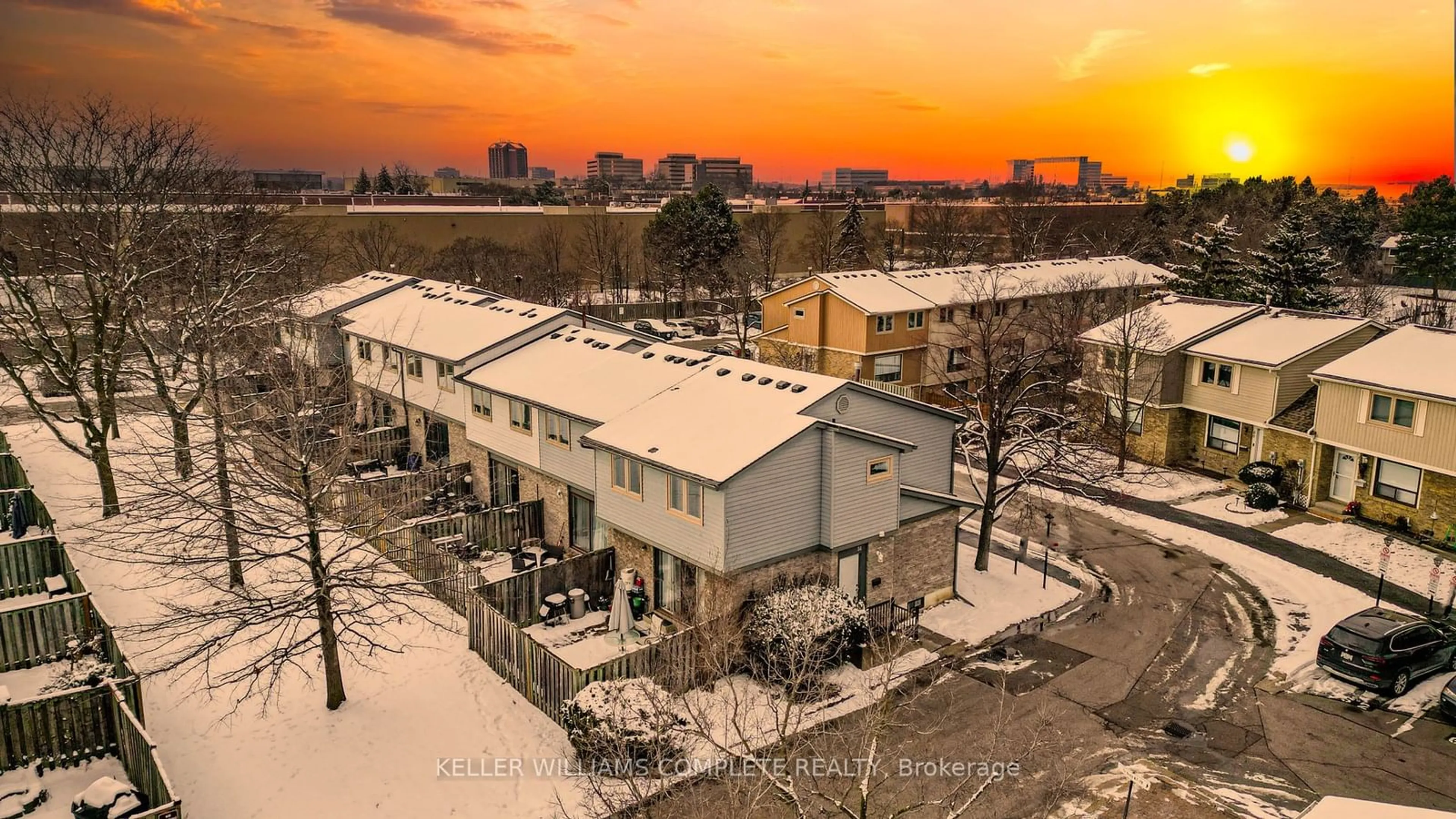 A pic from outside/outdoor area/front of a property/back of a property/a pic from drone, city buildings view from balcony for 98 Falconer Dr #51, Mississauga Ontario L5N 1Y2