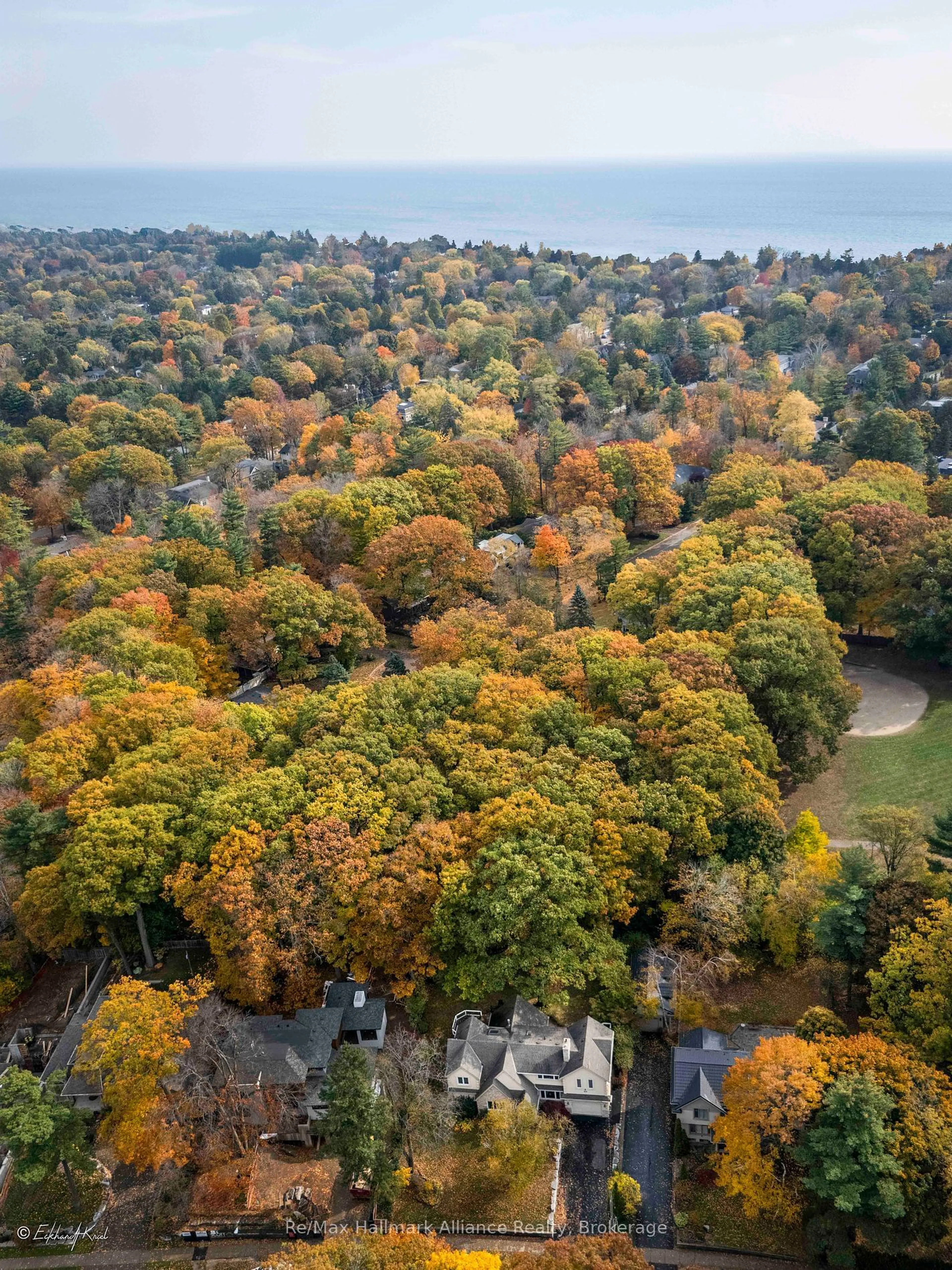 A pic from outside/outdoor area/front of a property/back of a property/a pic from drone, forest/trees view for 1334 DEVON Rd, Oakville Ontario L6J 2M1