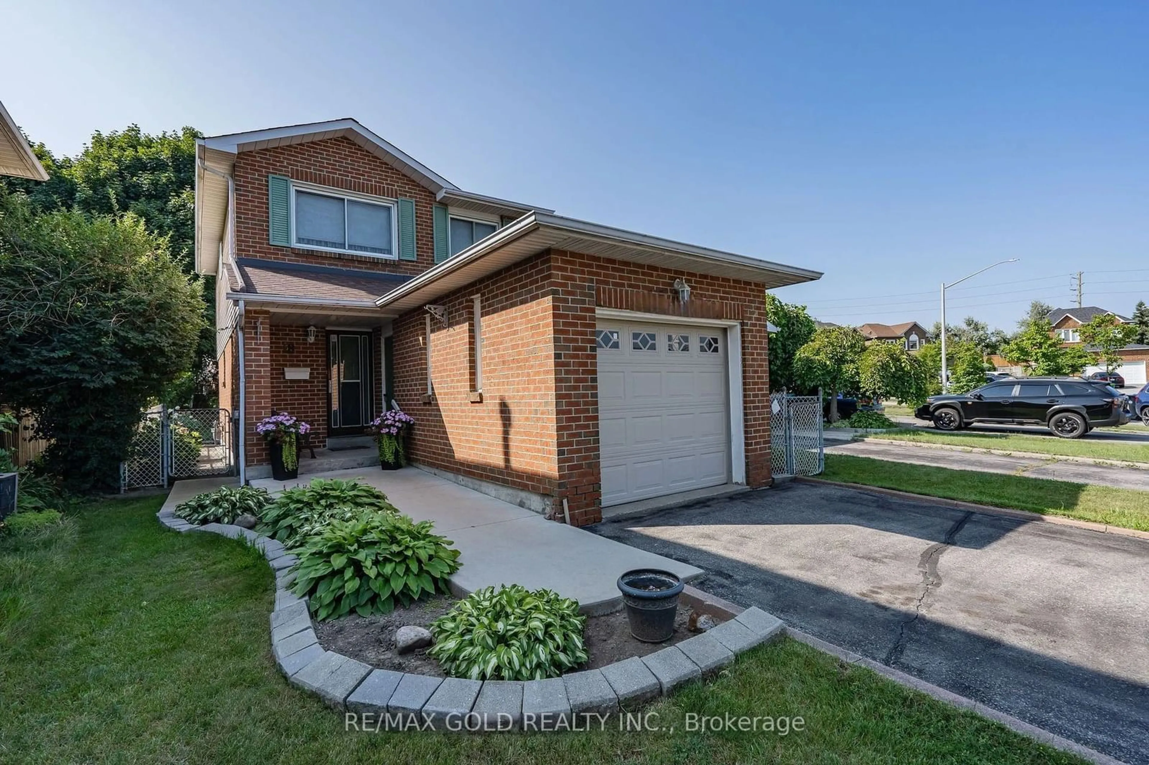 Home with brick exterior material, street for 18 Luminous Crt, Brampton Ontario L6Z 2B3