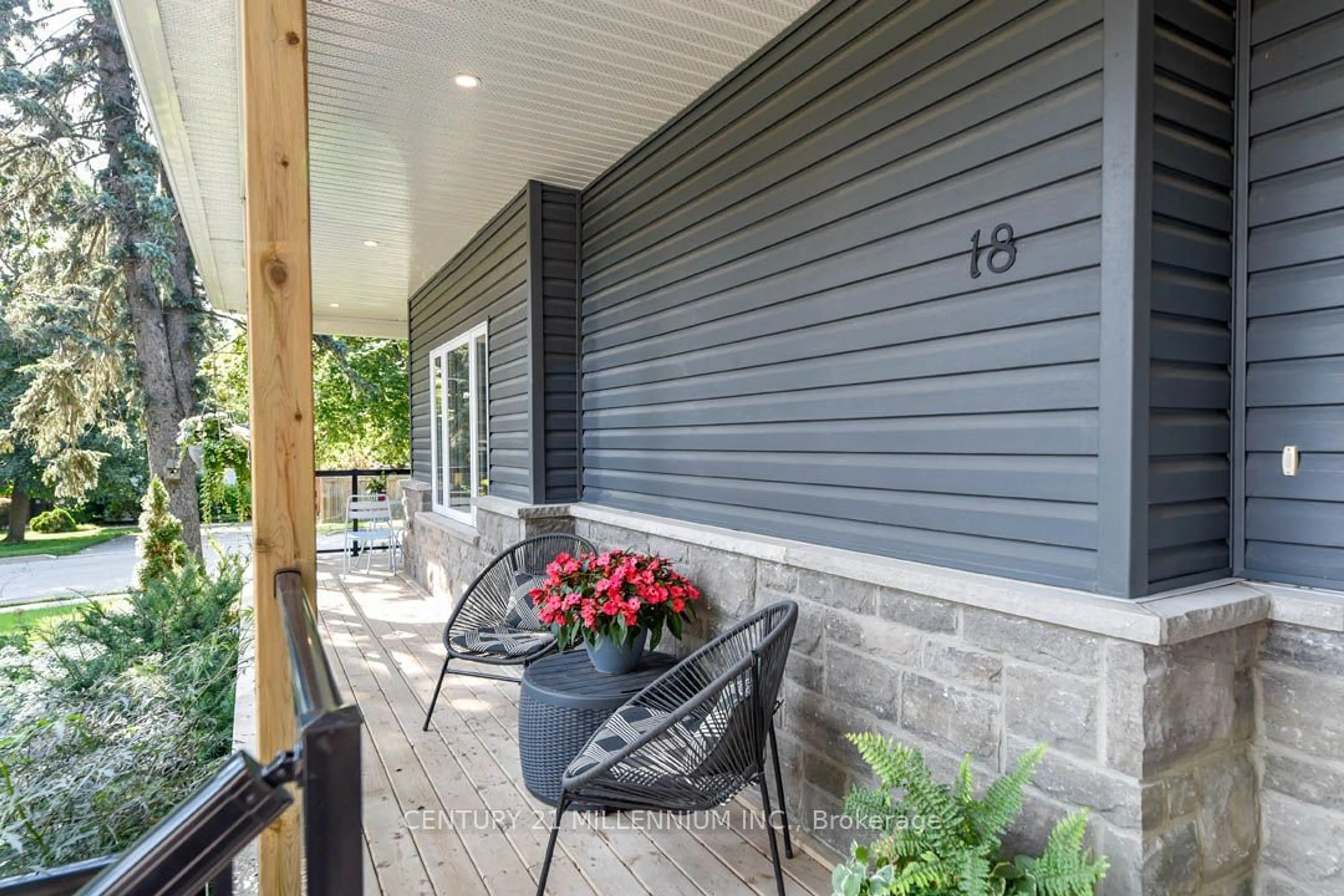 Patio, street for 18 Alexander St, Orangeville Ontario L9W 2K8