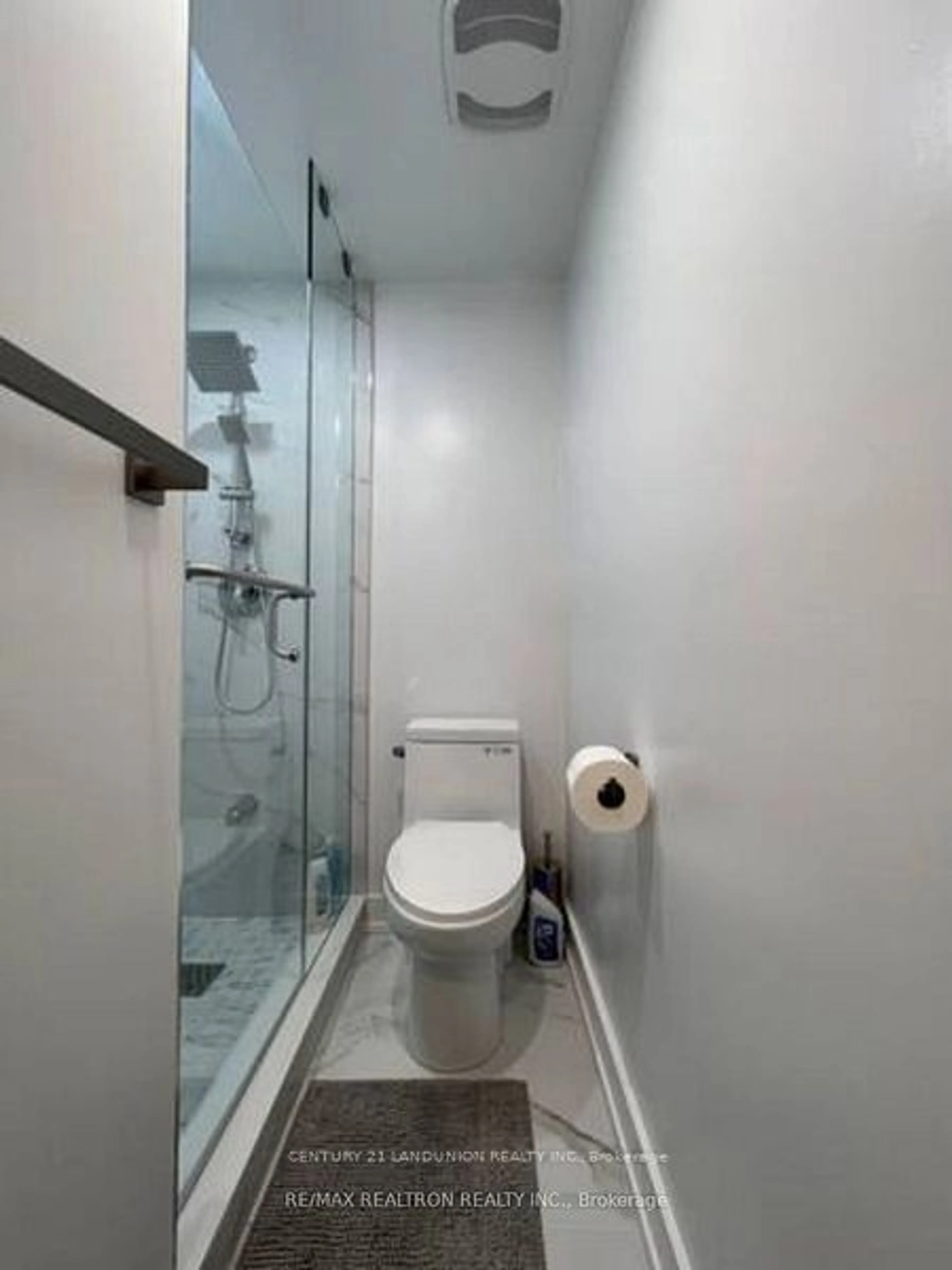 Standard bathroom, floor is not visible for 98 William Duncan Rd, Toronto Ontario M3K 0C7