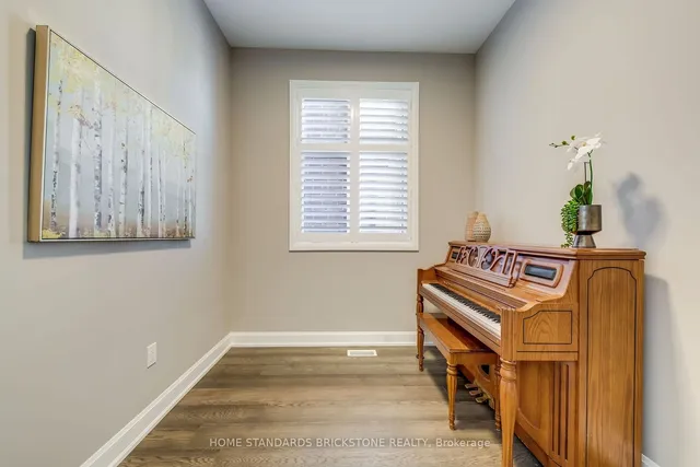 Additional property image - 1458 Everest Cres