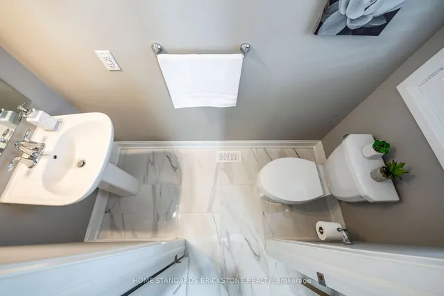 Additional property image - 1458 Everest Cres