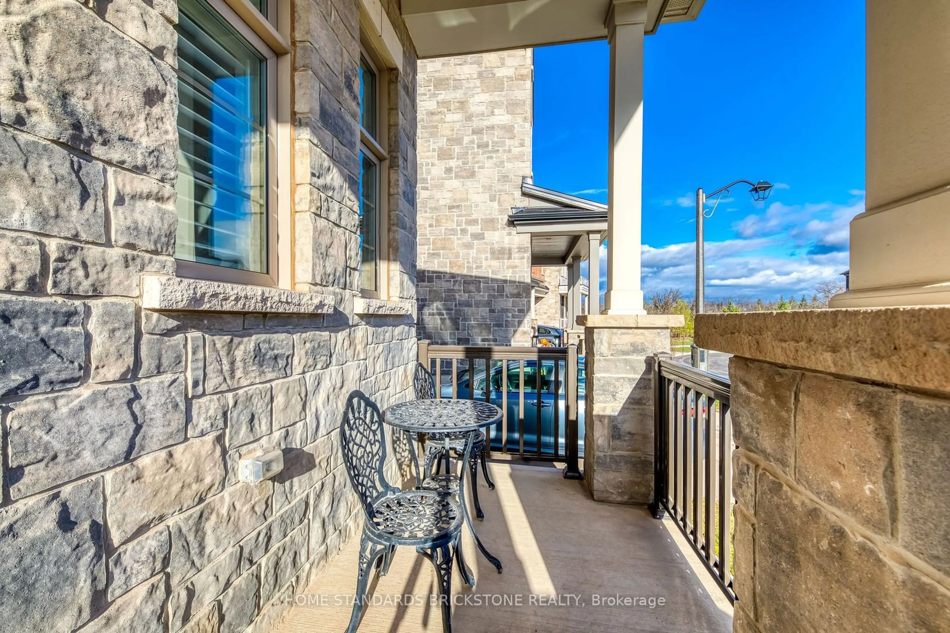 Patio, street for 1458 Everest Cres, Oakville Ontario L6H 3S4