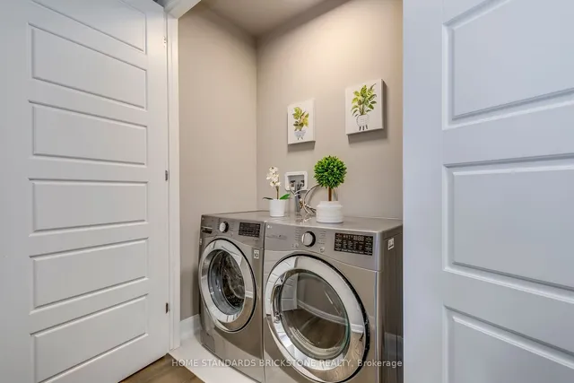 Additional property image - 1458 Everest Cres