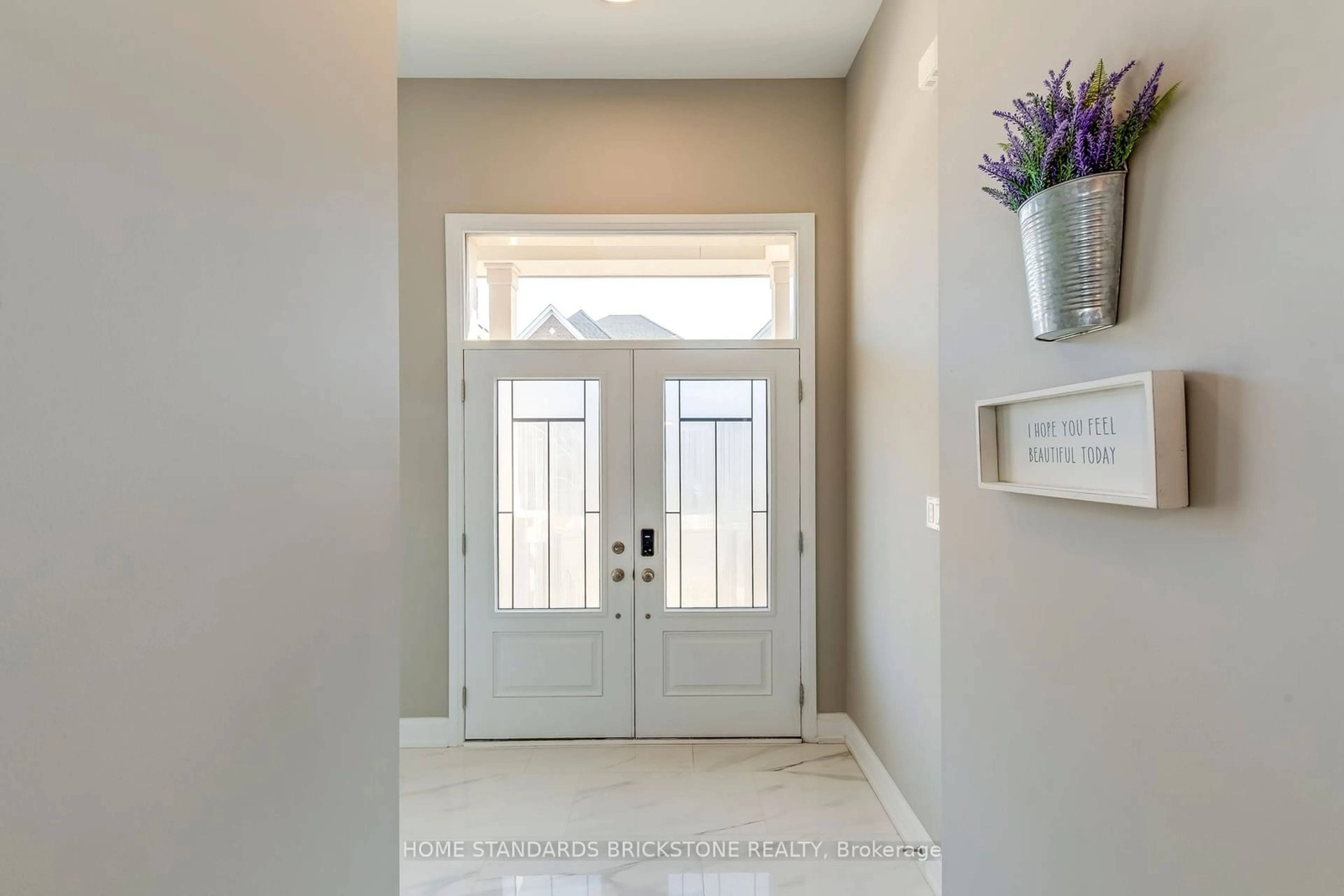 Indoor entryway for 1458 Everest Cres, Oakville Ontario L6H 3S4