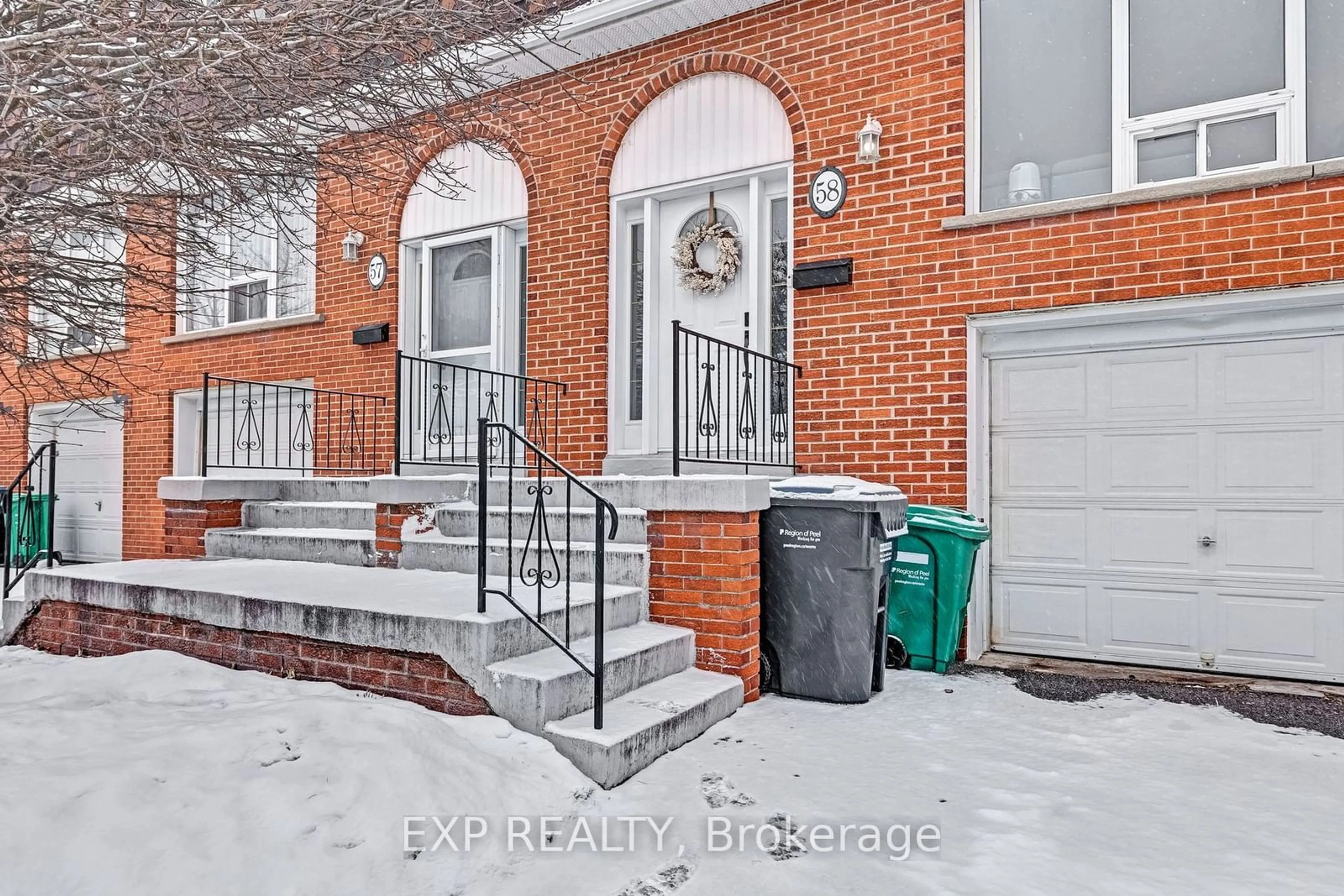 Indoor entryway for 2380 Bromsgrove Rd #58, Mississauga Ontario L5J 4E6