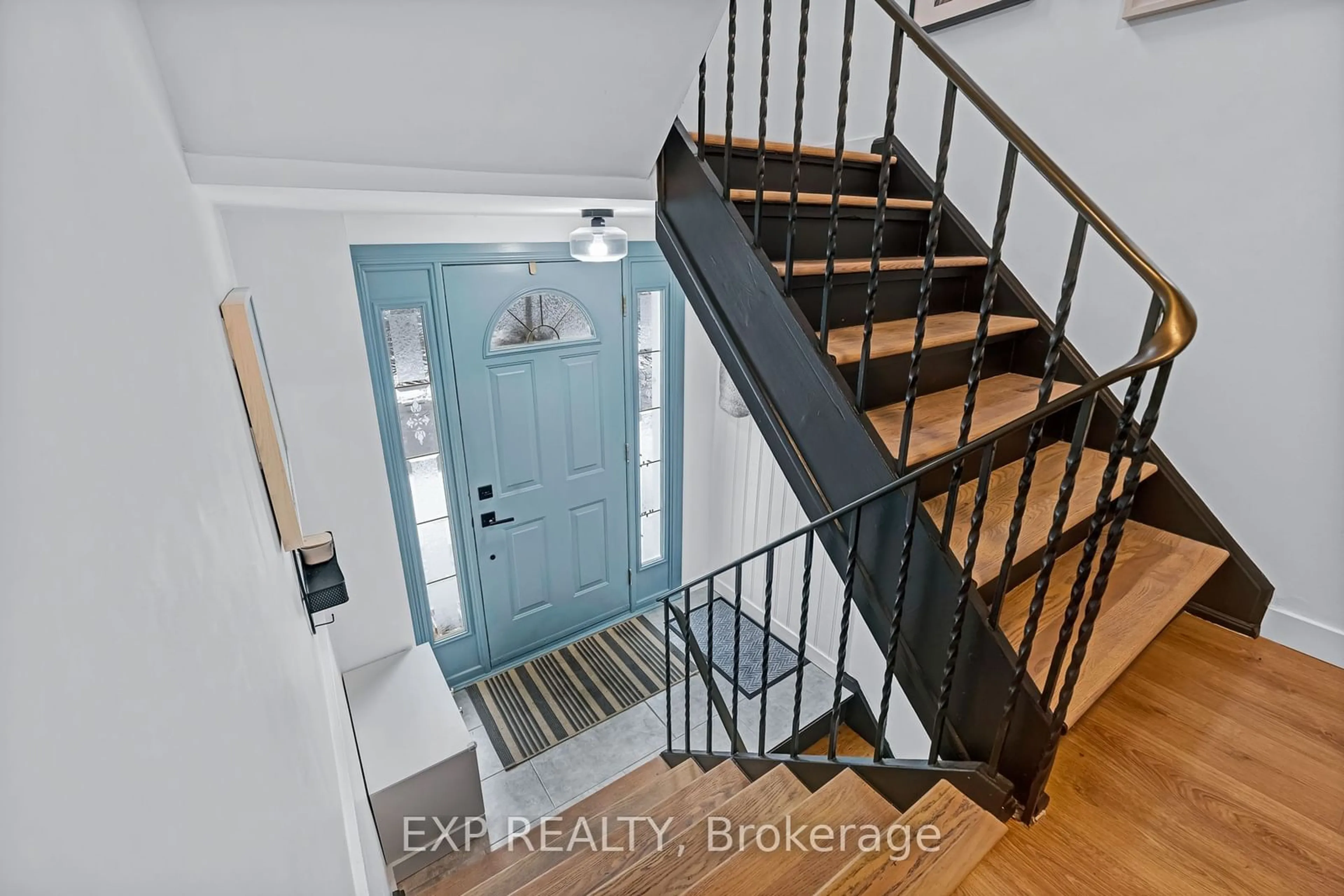 Indoor entryway for 2380 Bromsgrove Rd #58, Mississauga Ontario L5J 4E6