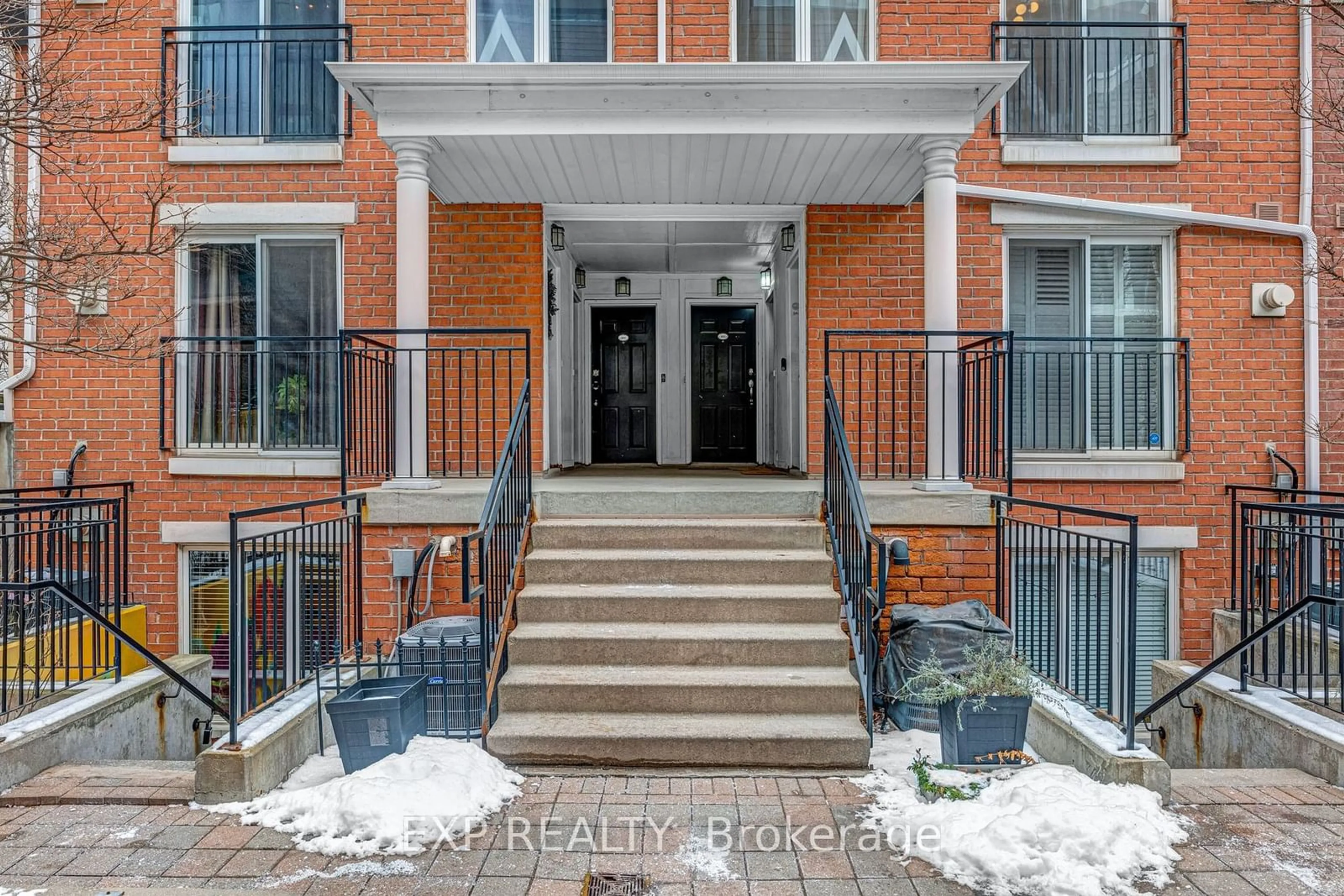 Indoor entryway for 12 Laidlaw St #806, Toronto Ontario M6K 1X2