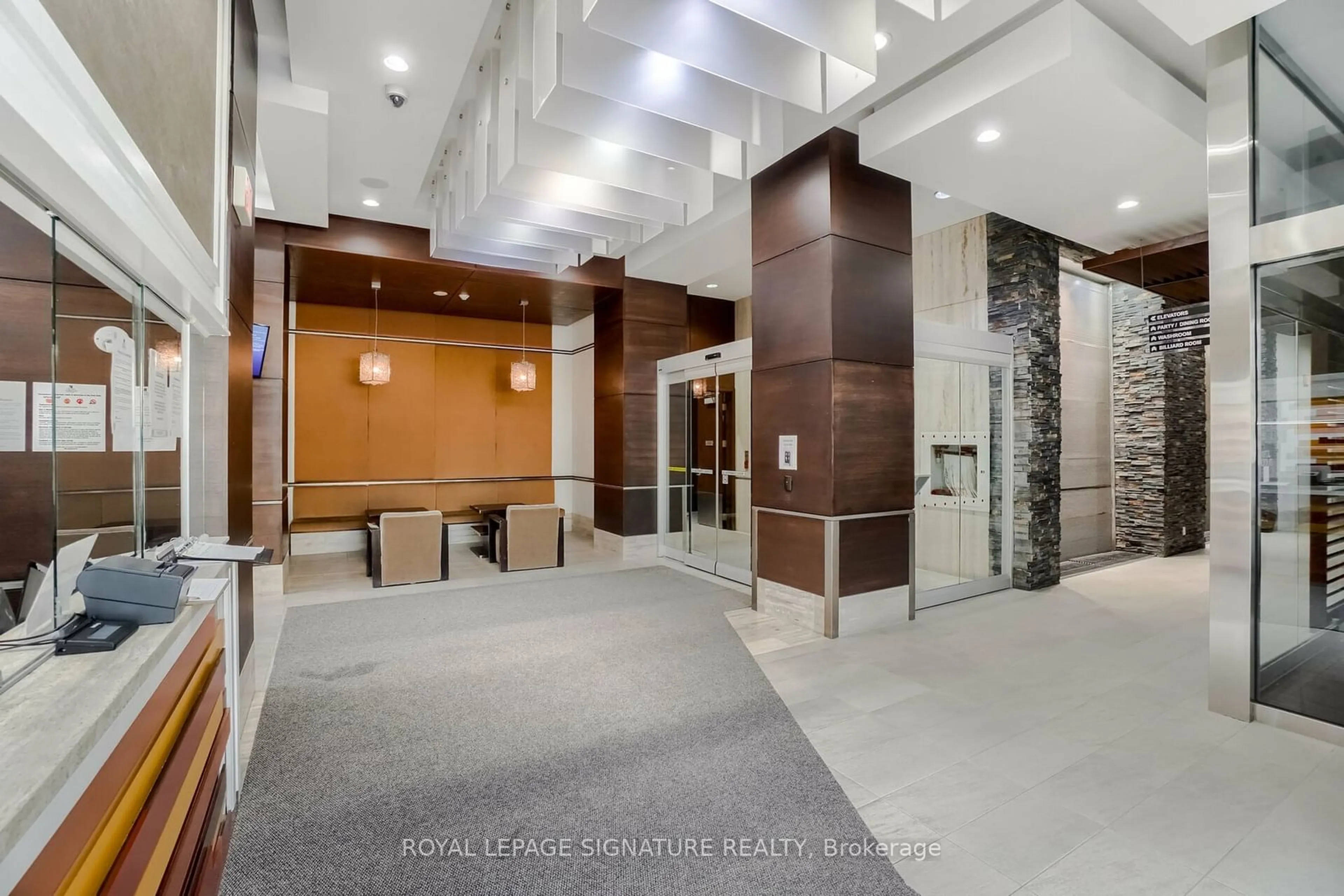 Indoor foyer for 330 Burnhamthorpe Rd #3008, Mississauga Ontario L5B 0E1