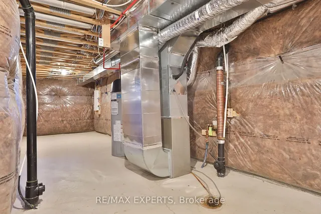 Additional property image - 1541 Rose Way