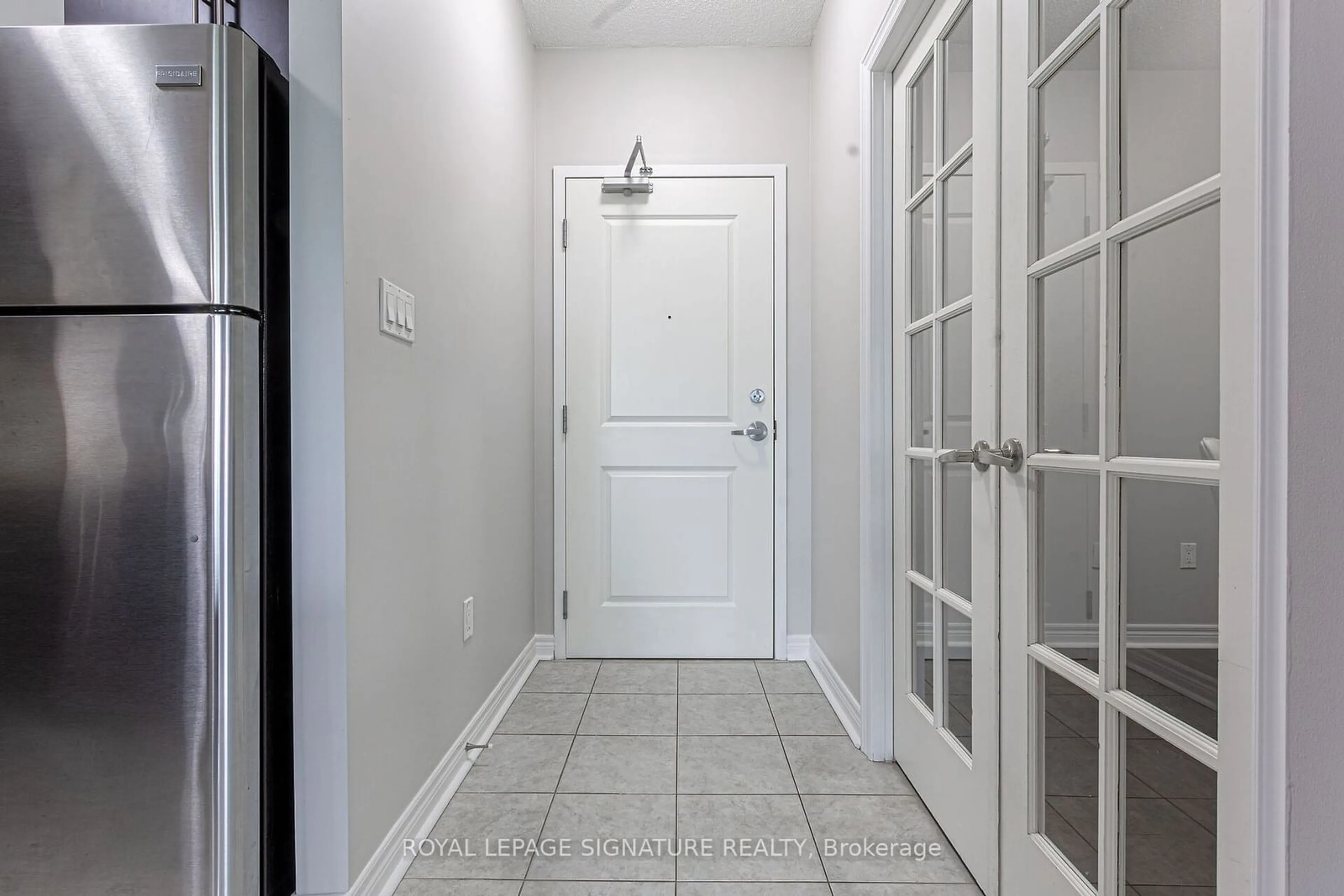 Indoor entryway for 33 Whitmer St #422, Milton Ontario L9T 8P9