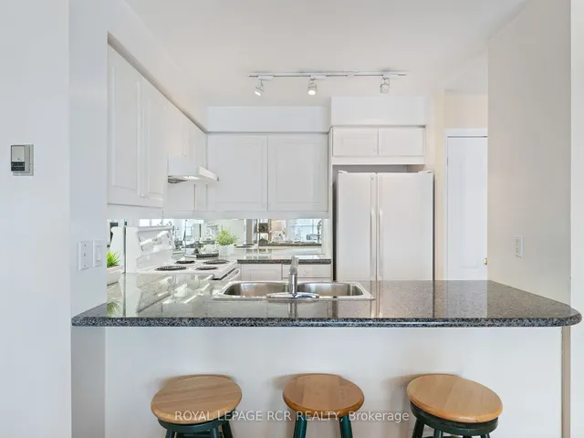 Additional property image - 2111 Lake Shore Blvd Unit 1116
