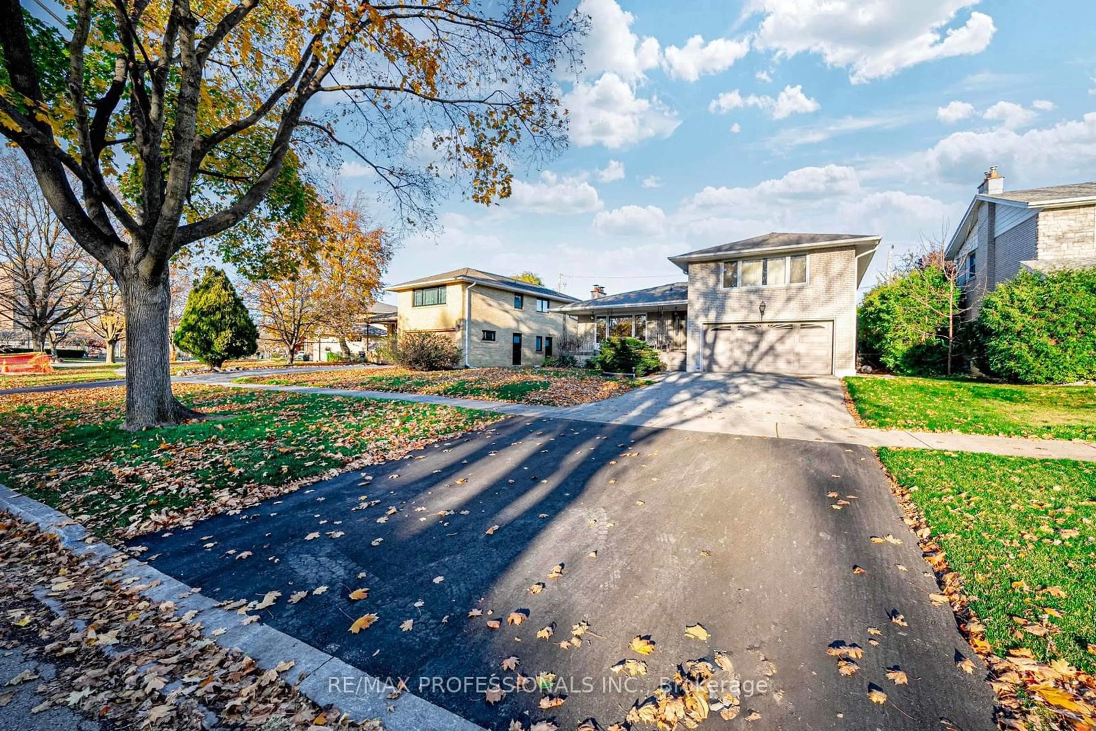 A pic from outside/outdoor area/front of a property/back of a property/a pic from drone, street for 97 Mill Rd, Toronto Ontario M9C 1X6