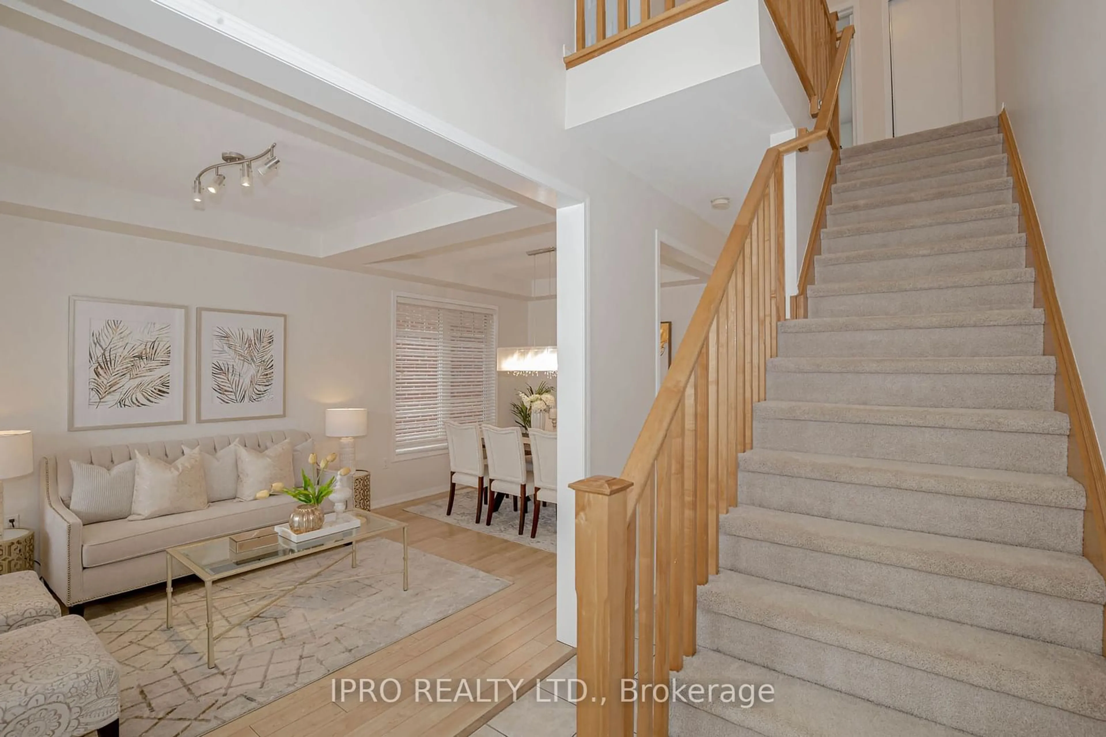 Indoor entryway for 185 Mcdougall Cross, Milton Ontario L9T 0P7