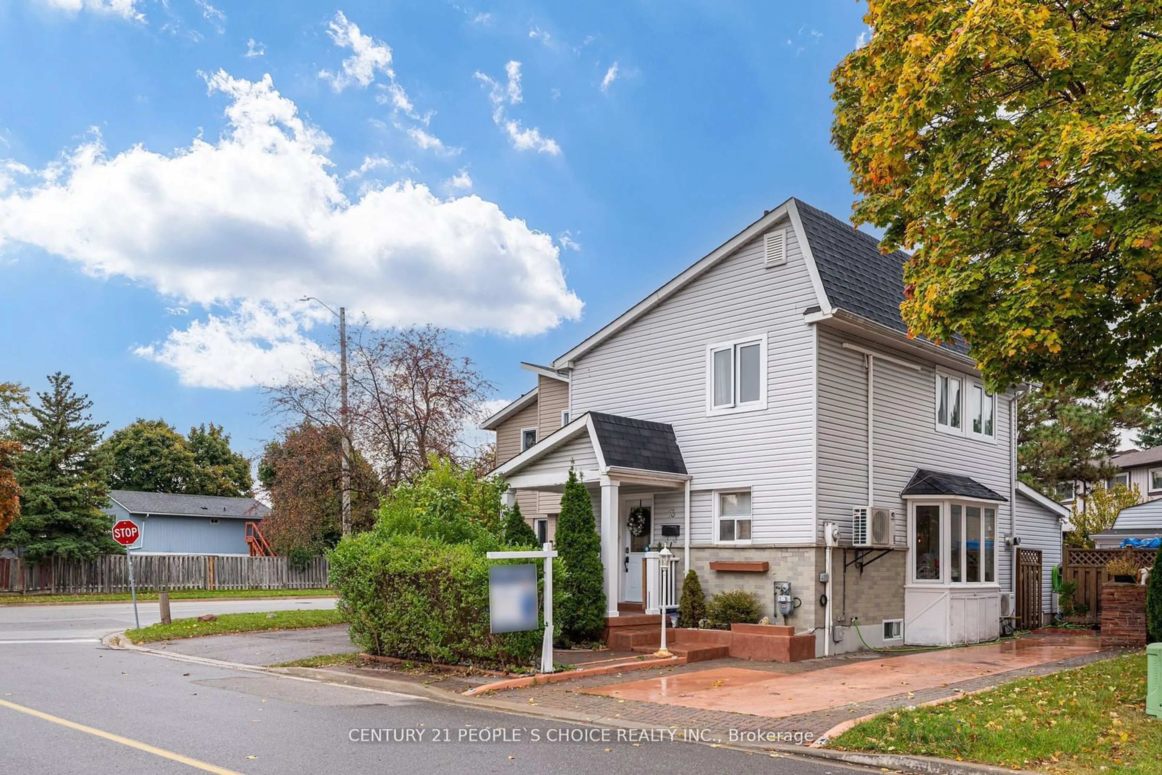 A pic from outside/outdoor area/front of a property/back of a property/a pic from drone, street for 13 Jeffrey St, Brampton Ontario L6S 2M9