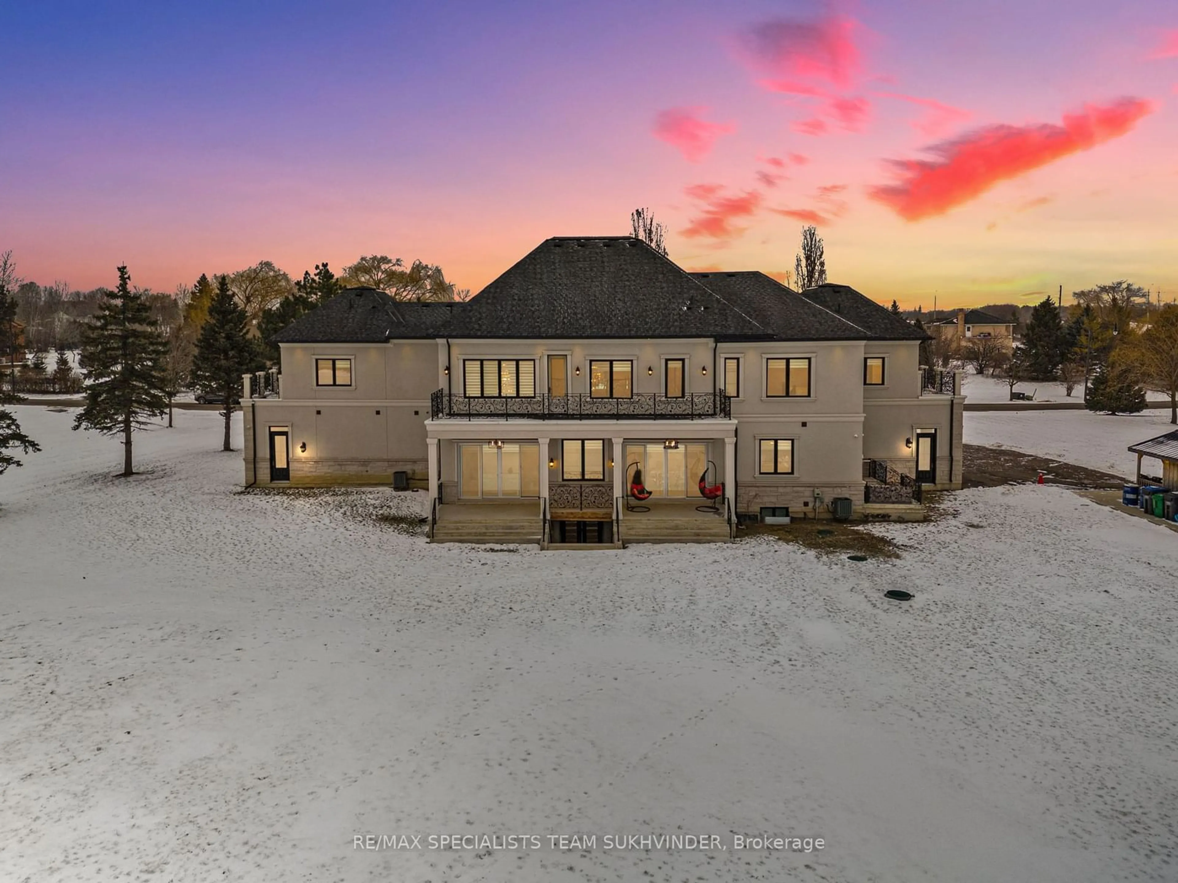 A pic from outside/outdoor area/front of a property/back of a property/a pic from drone, unknown for 4 Grafton Cres, Brampton Ontario L6P 0M1