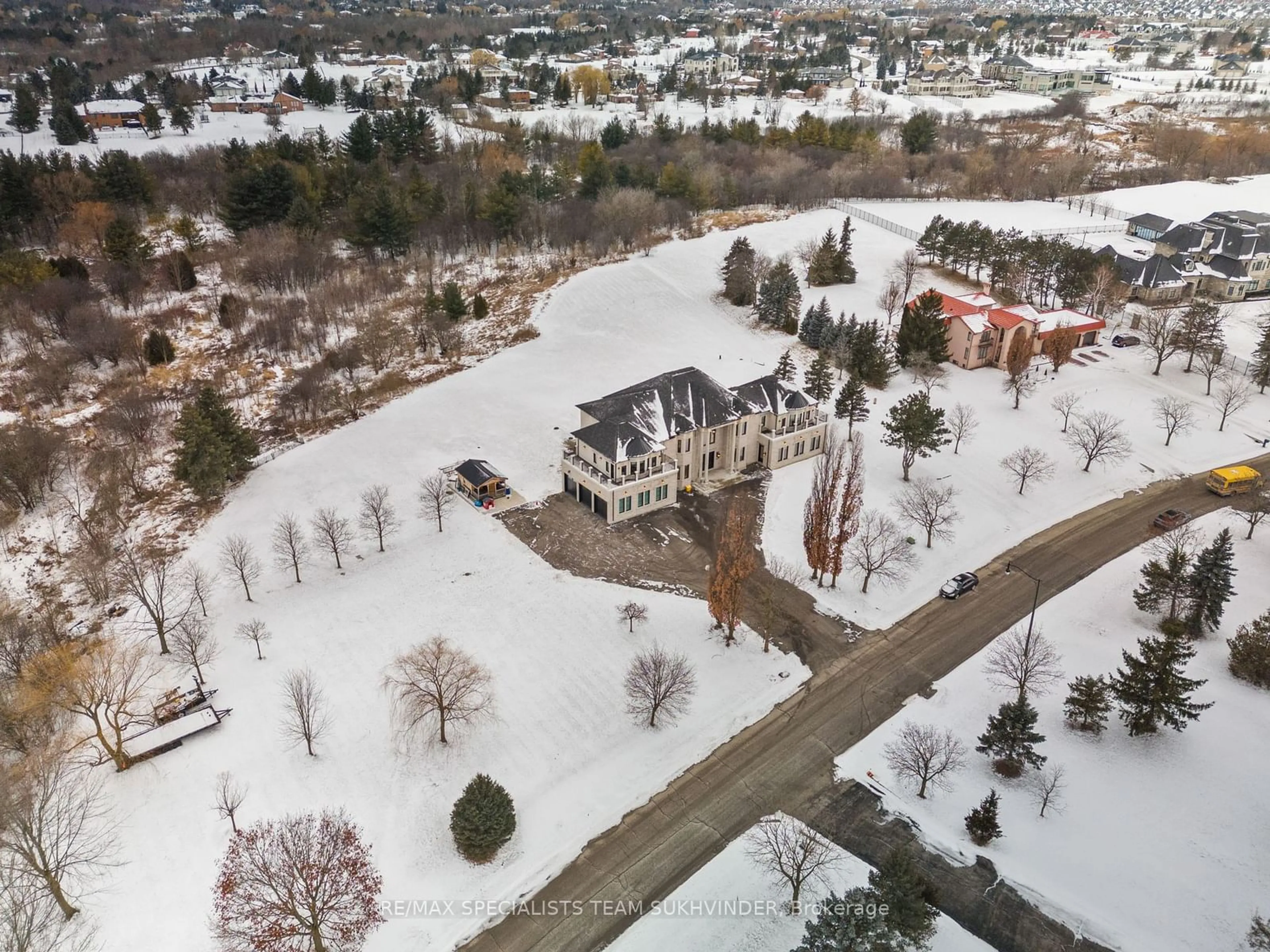 A pic from outside/outdoor area/front of a property/back of a property/a pic from drone, street for 4 Grafton Cres, Brampton Ontario L6P 0M1