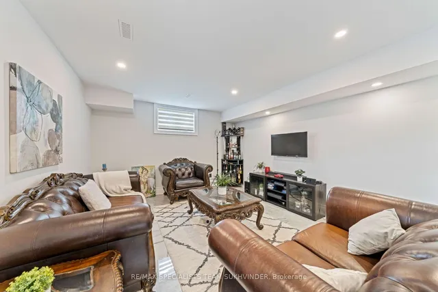 Additional property image - 4 Grafton Cres