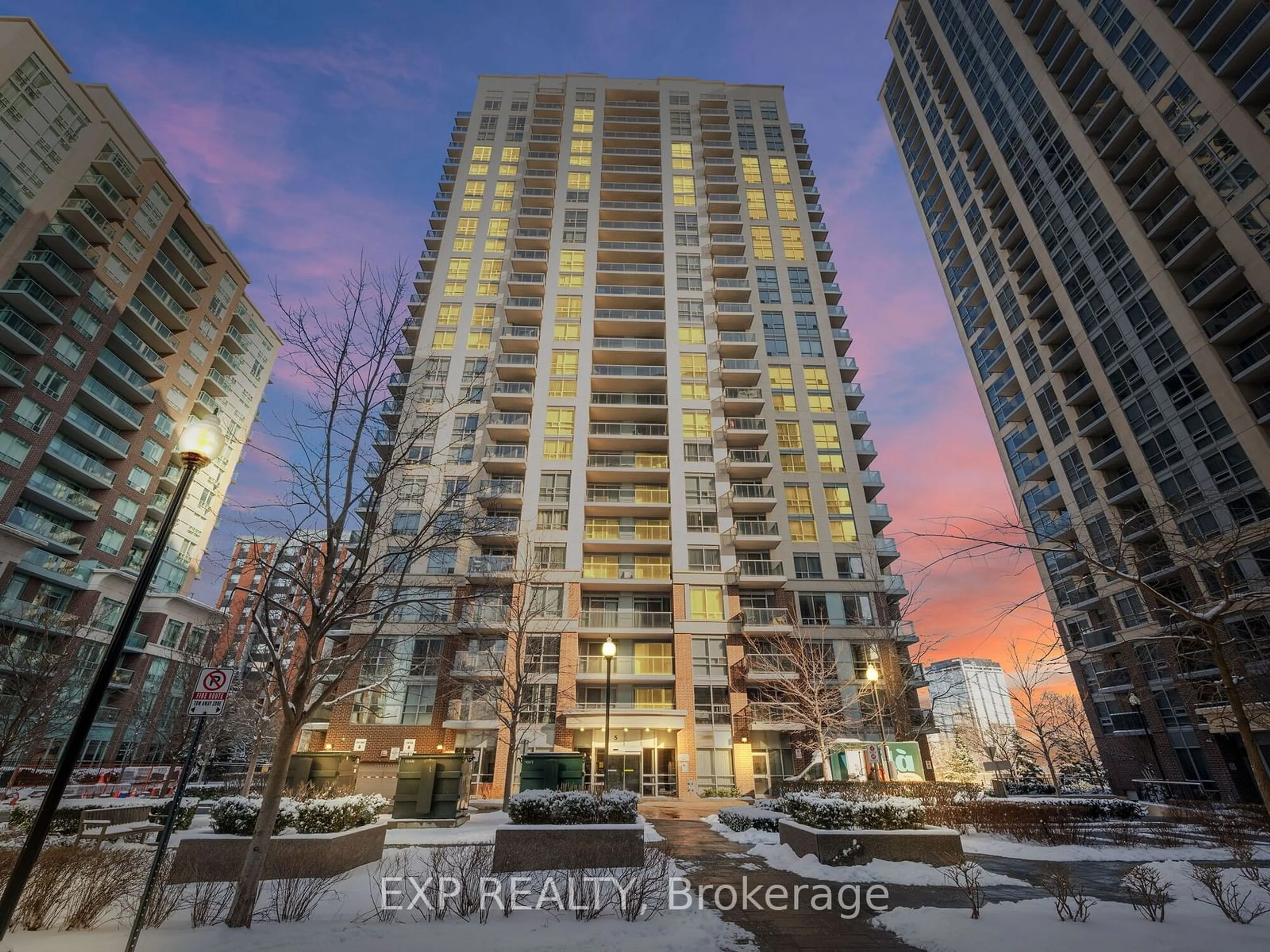 A pic from outside/outdoor area/front of a property/back of a property/a pic from drone, city buildings view from balcony for 5 Michael Power Pl #901, Toronto Ontario M9A 0A3