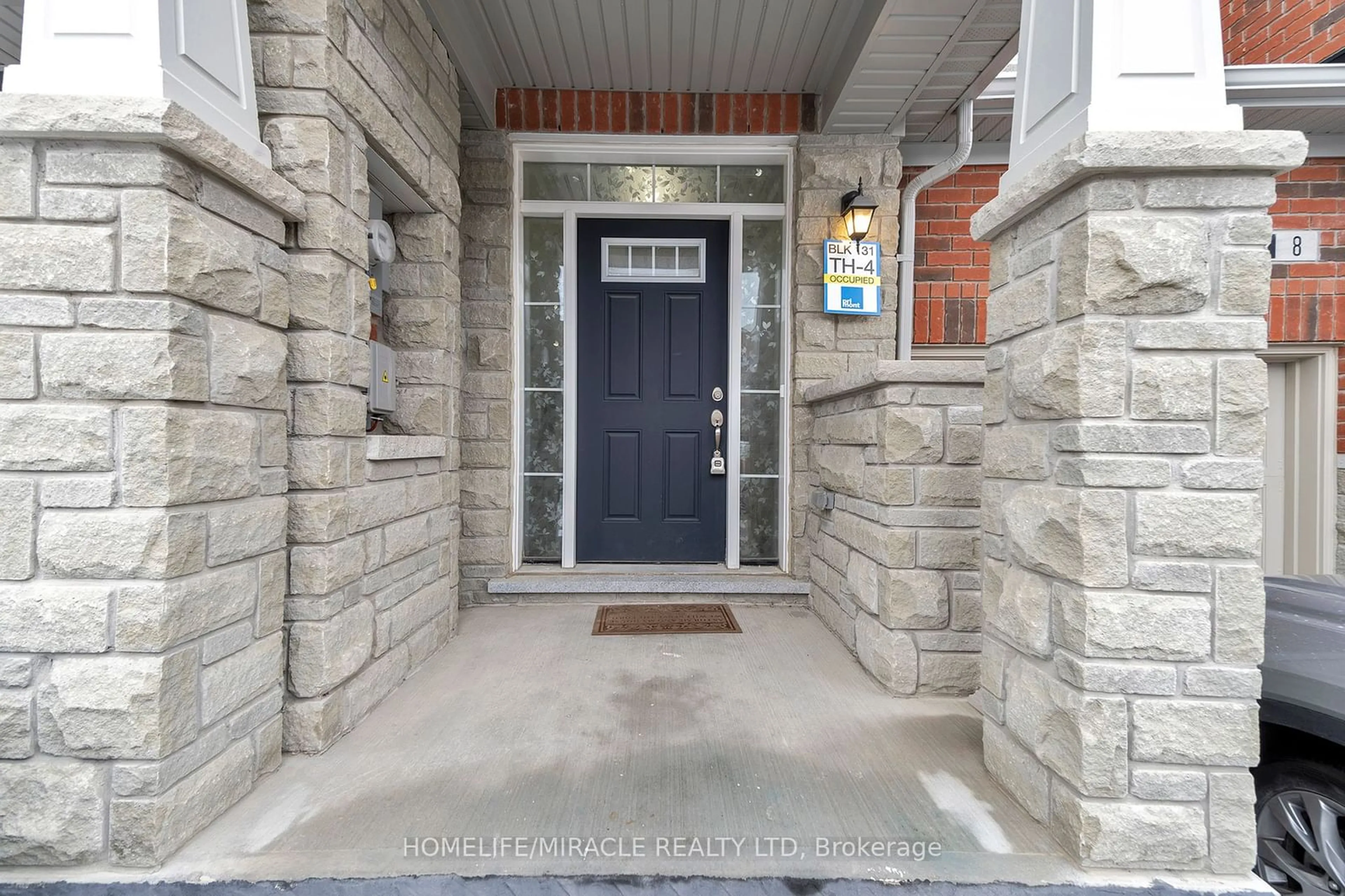 Indoor entryway for 8 Phyllis Dr, Caledon Ontario L7C 4E3