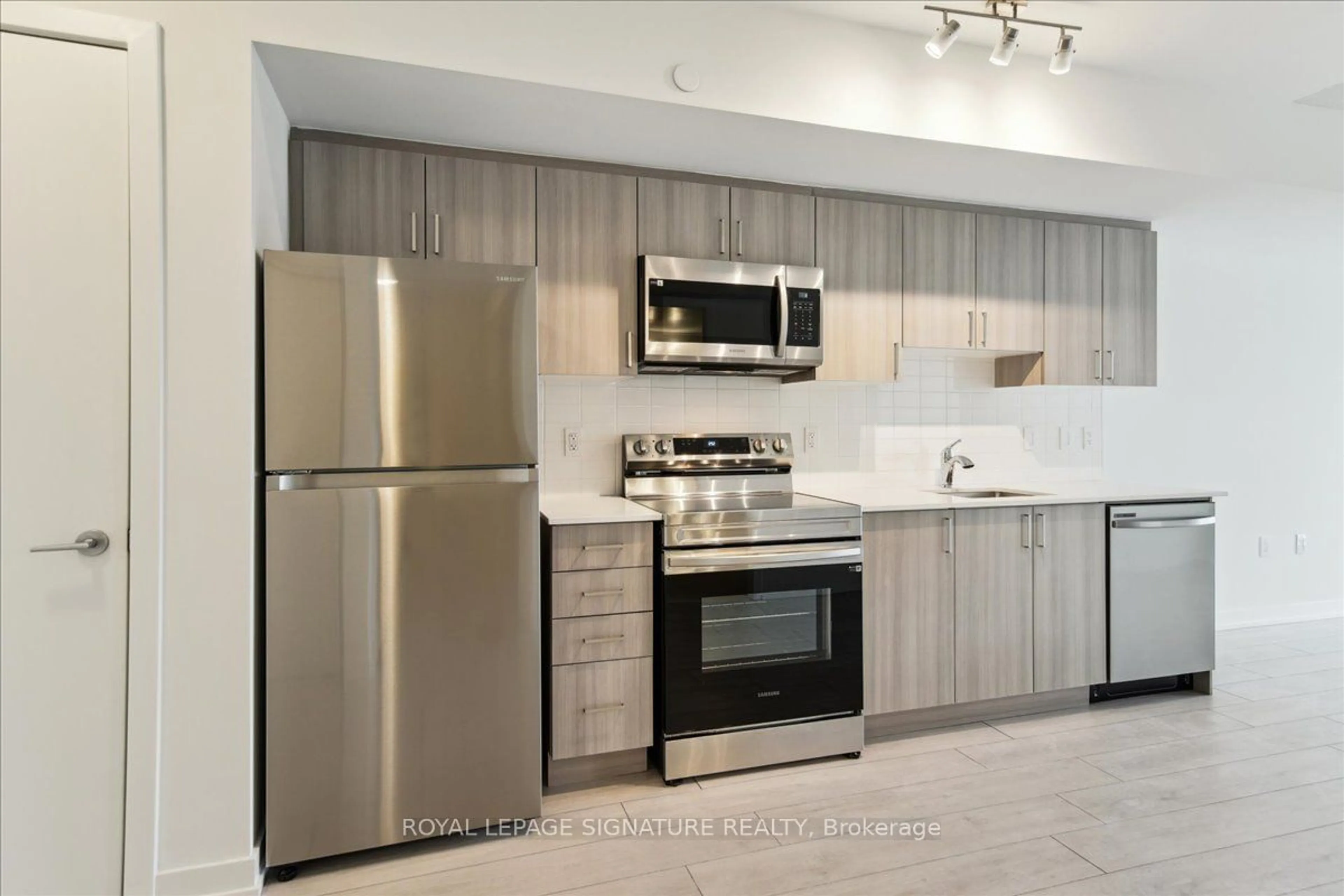 Standard kitchen, unknown for 831 Glencairn Ave Ave #25, Toronto Ontario M6B 2A4