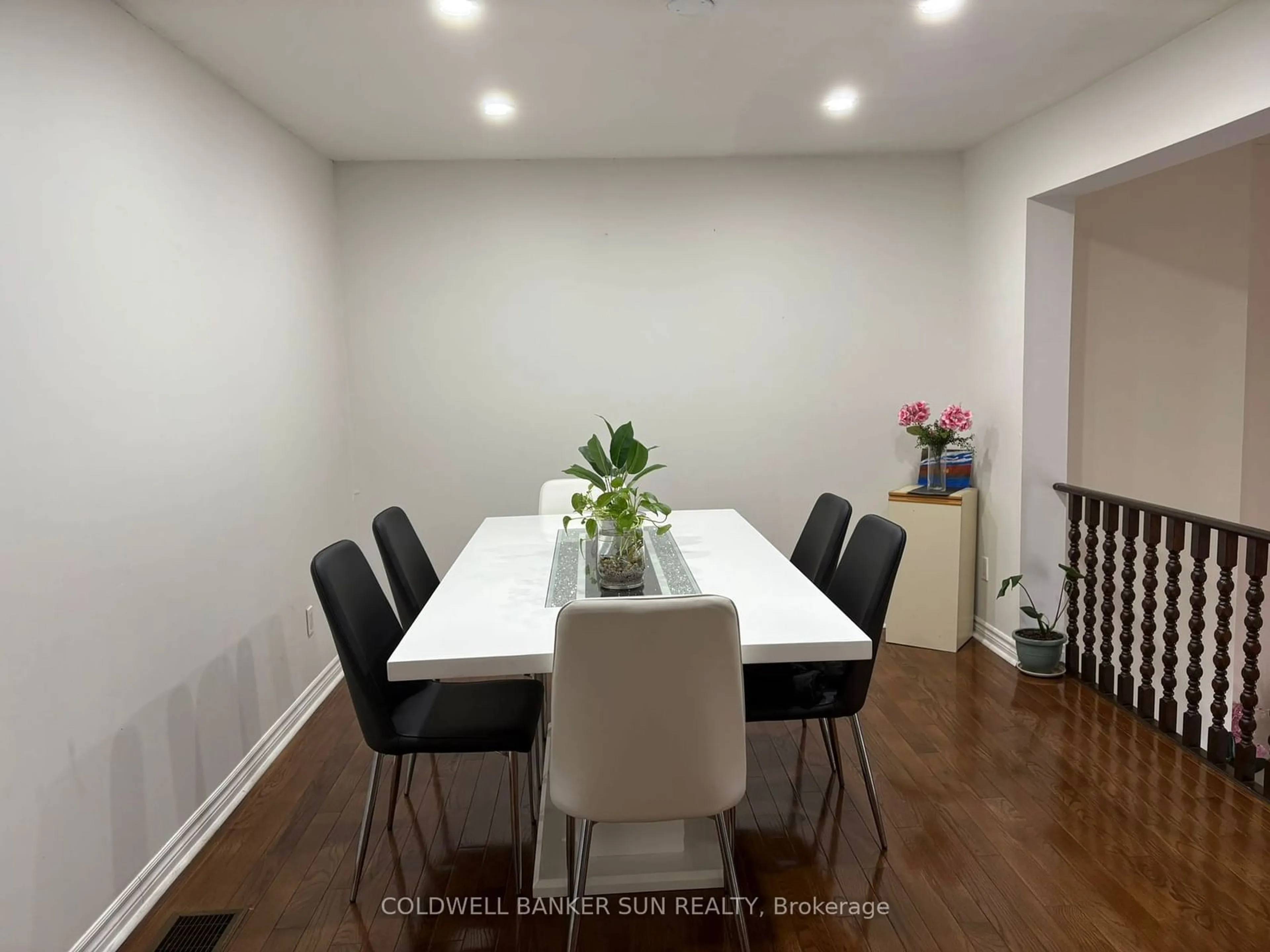 Dining room, unknown for 4020 Brandon Gate Dr #10, Mississauga Ontario L4T 3W8