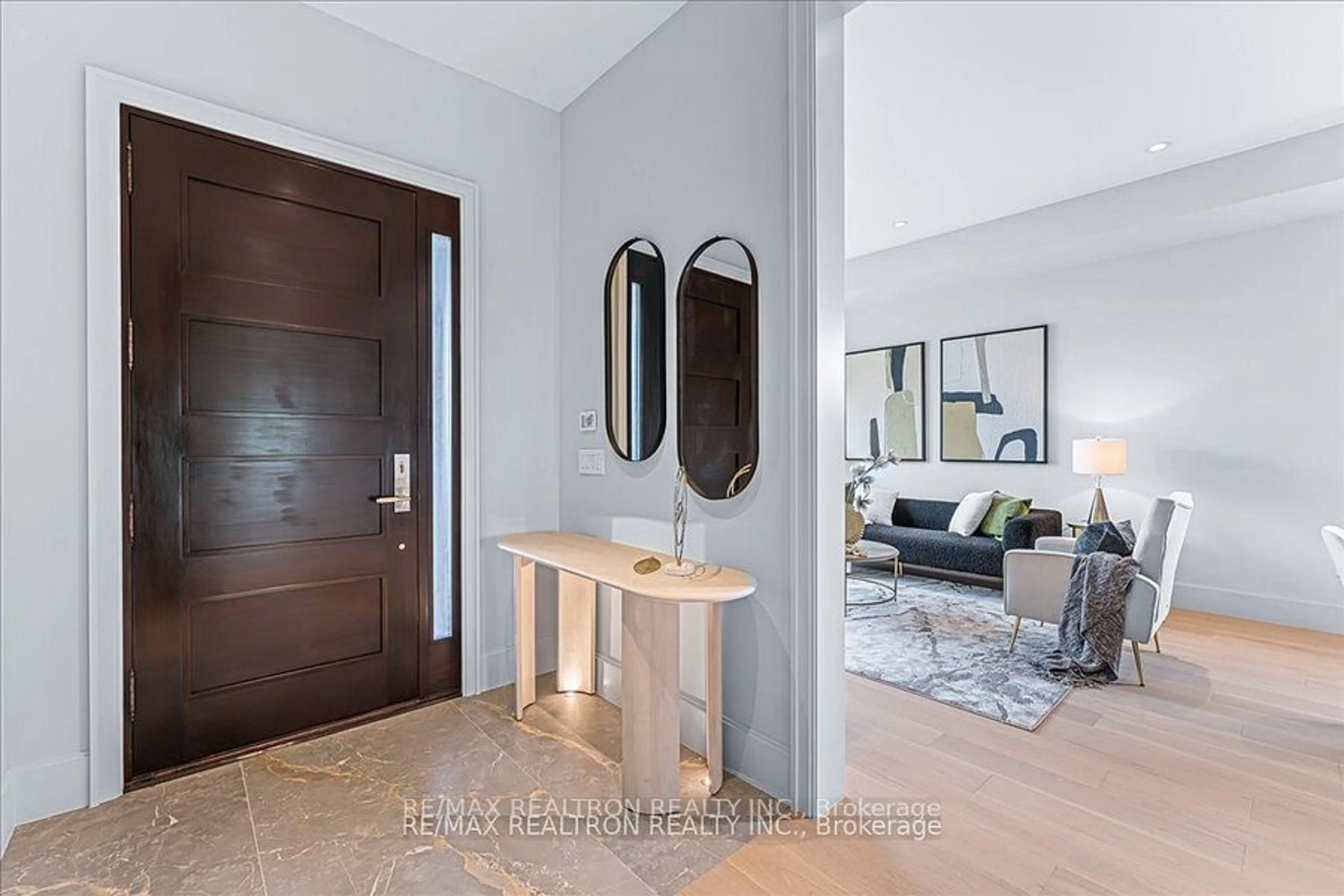 Indoor entryway for 275 Reiner Rd, Toronto Ontario M3H 2M5