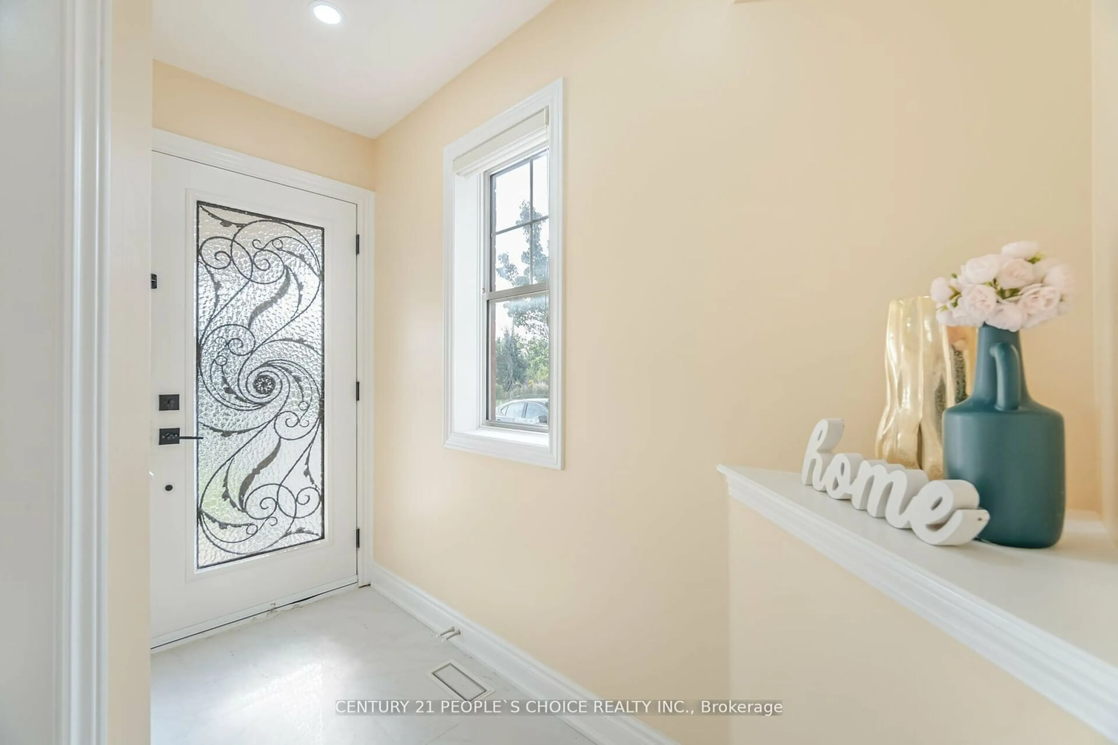 Indoor entryway for 9717 Creditview Rd, Brampton Ontario L6X 0N5