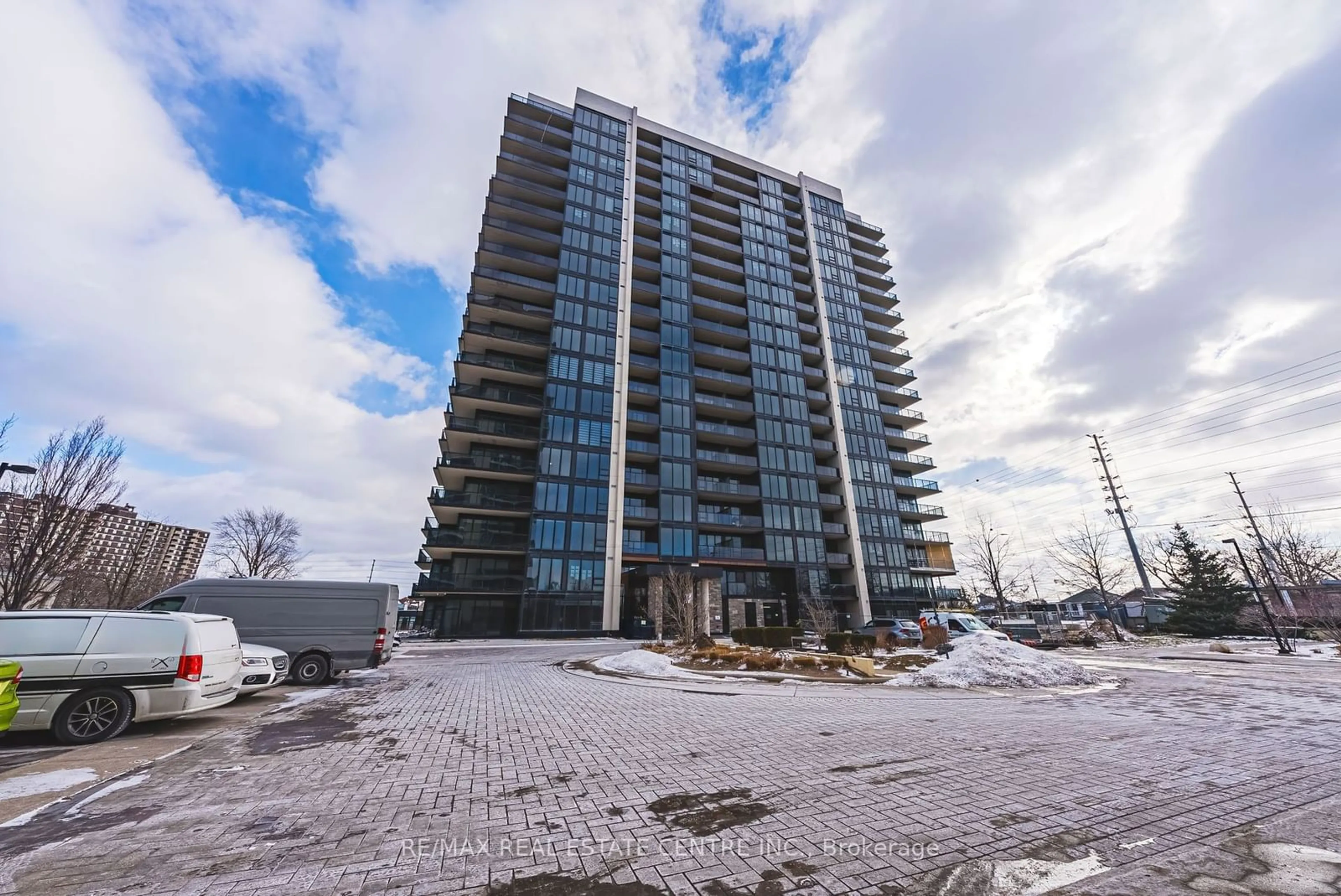 A pic from outside/outdoor area/front of a property/back of a property/a pic from drone, building for 1035 Southdown Rd #203, Mississauga Ontario L5J 0A2