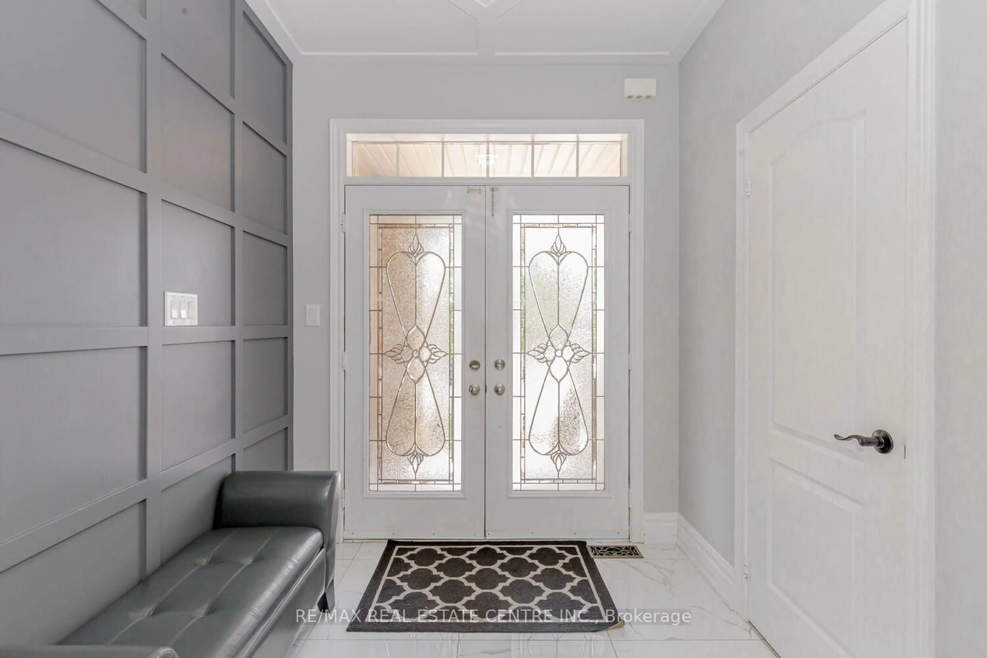 Indoor entryway for 46 Ocean Ridge Dr, Brampton Ontario L6R 3K5