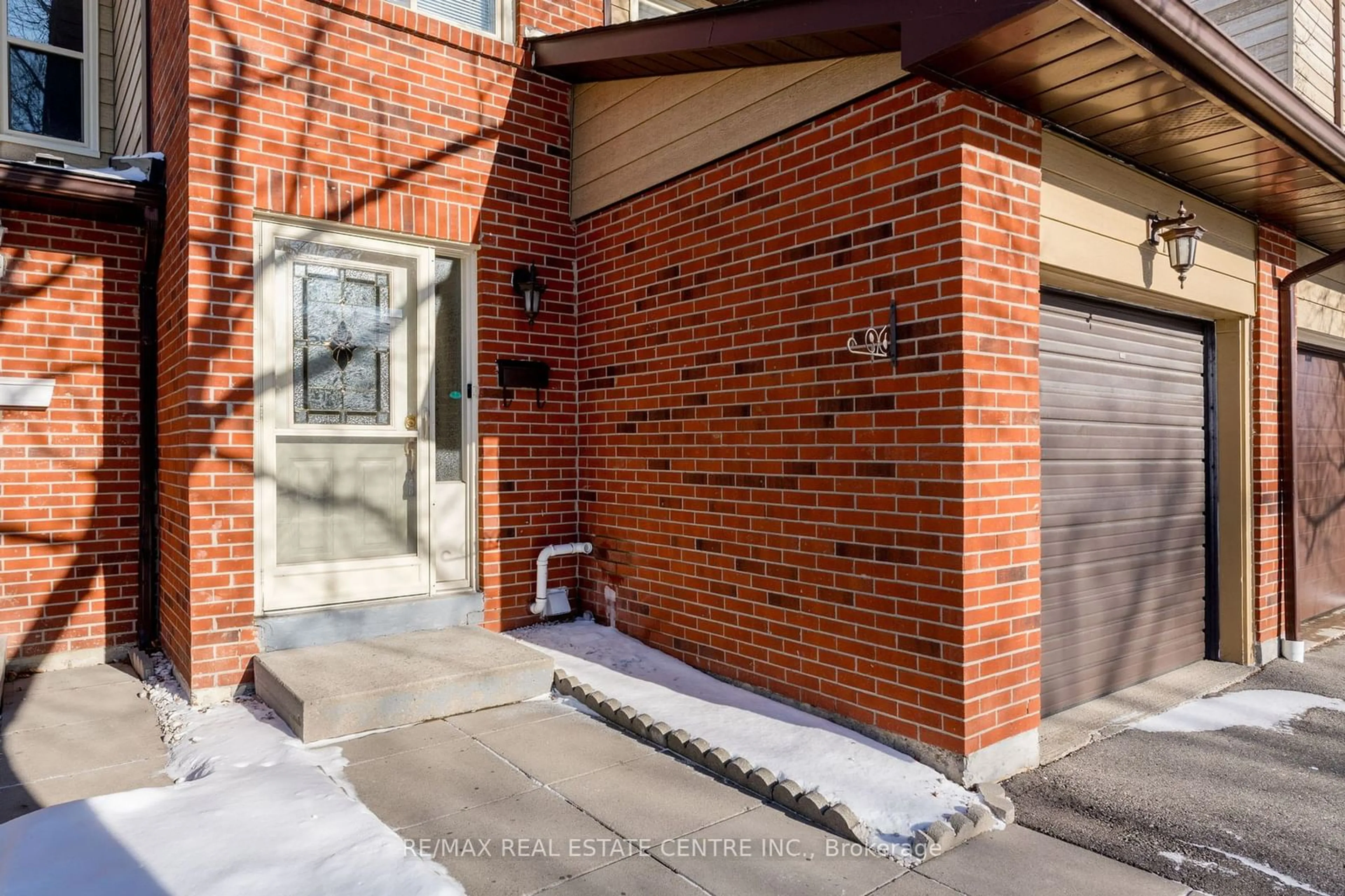 Home with brick exterior material, street for 75 Foster Cres, Brampton Ontario L6V 3M8