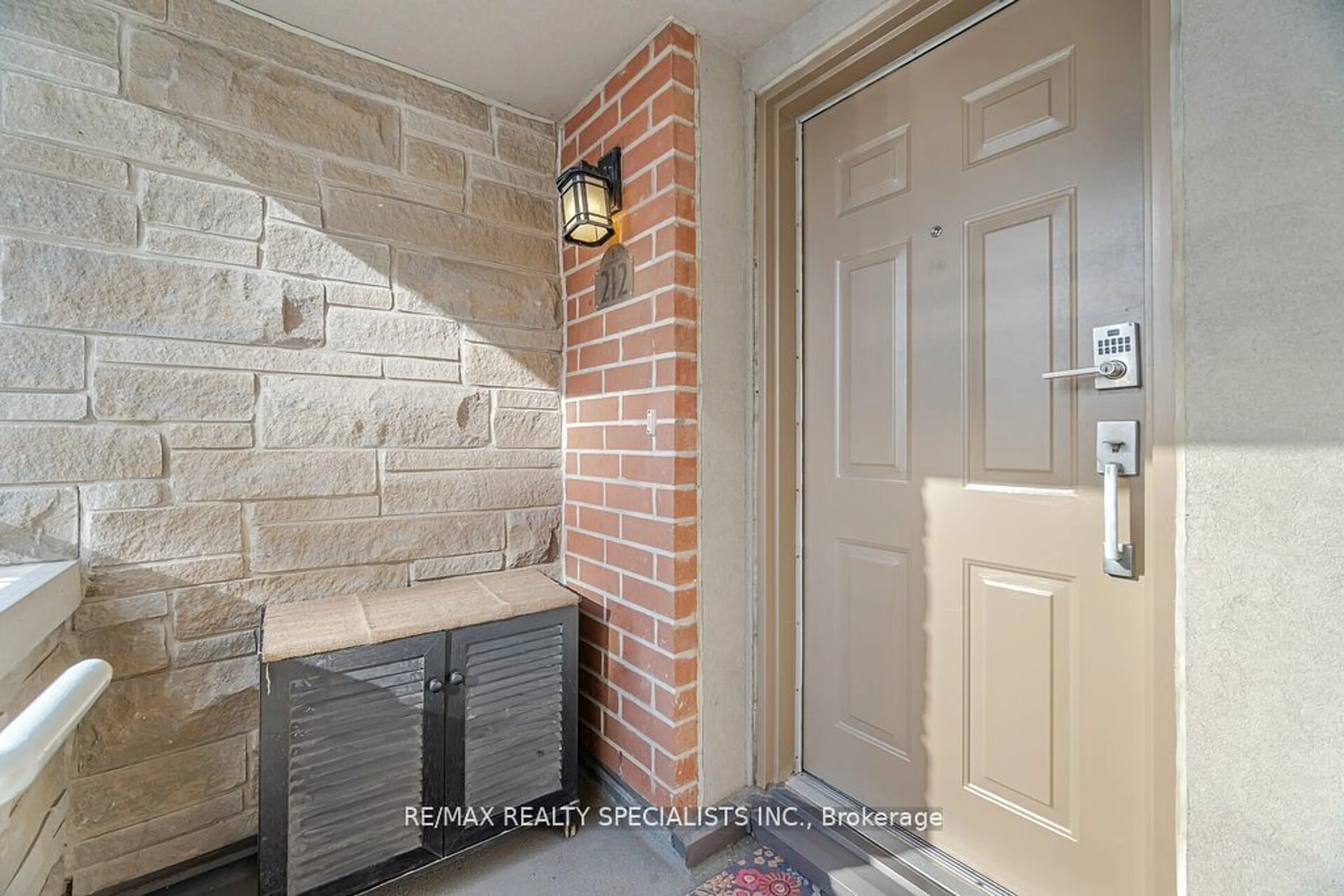 Indoor entryway for 5 Richgrove Dr #212, Toronto Ontario M9R 0A3