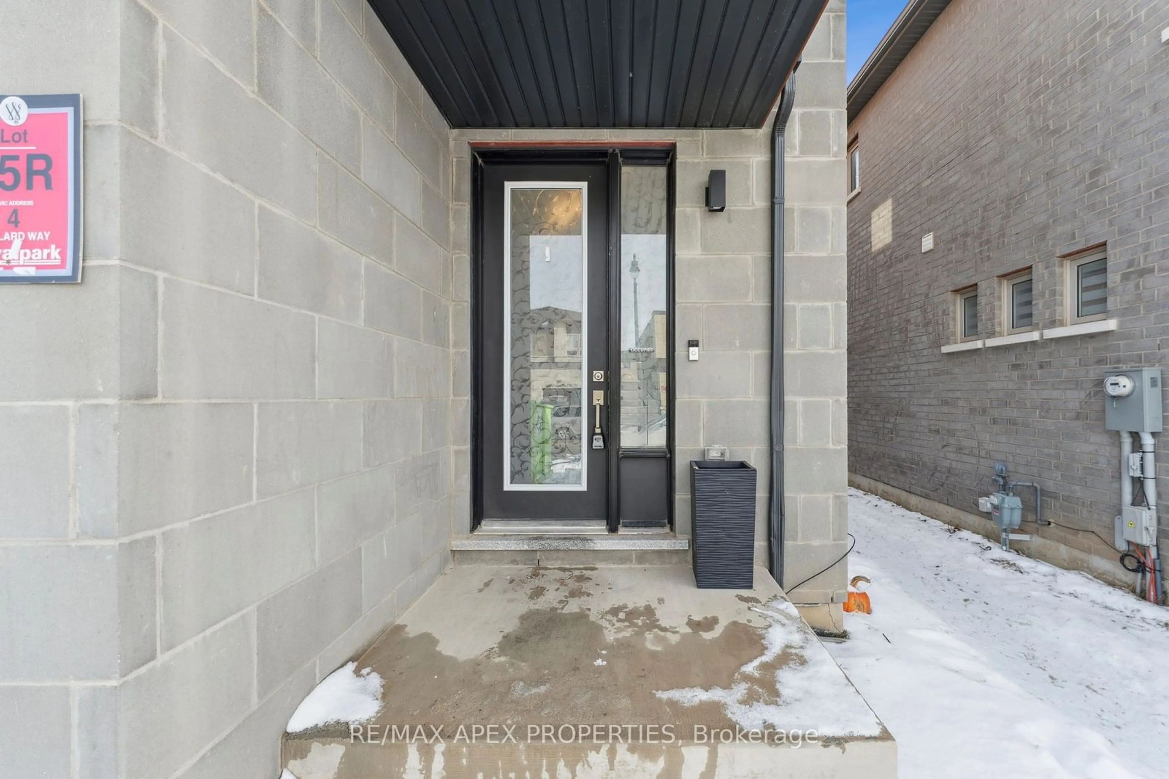 Indoor entryway for 4 Lollard Way, Brampton Ontario L6Y 2C9